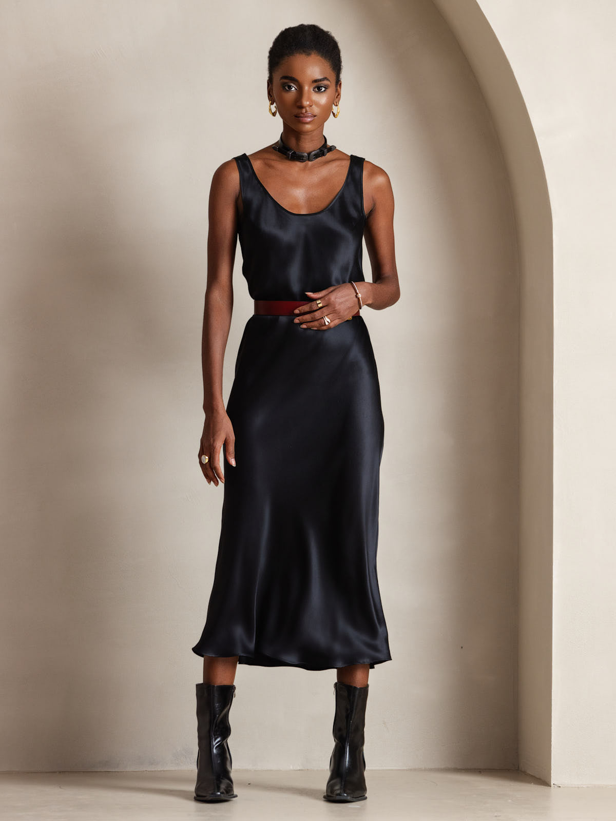 [Black] SilkSilky-CA Pure Silk Boat Neck Dress 006