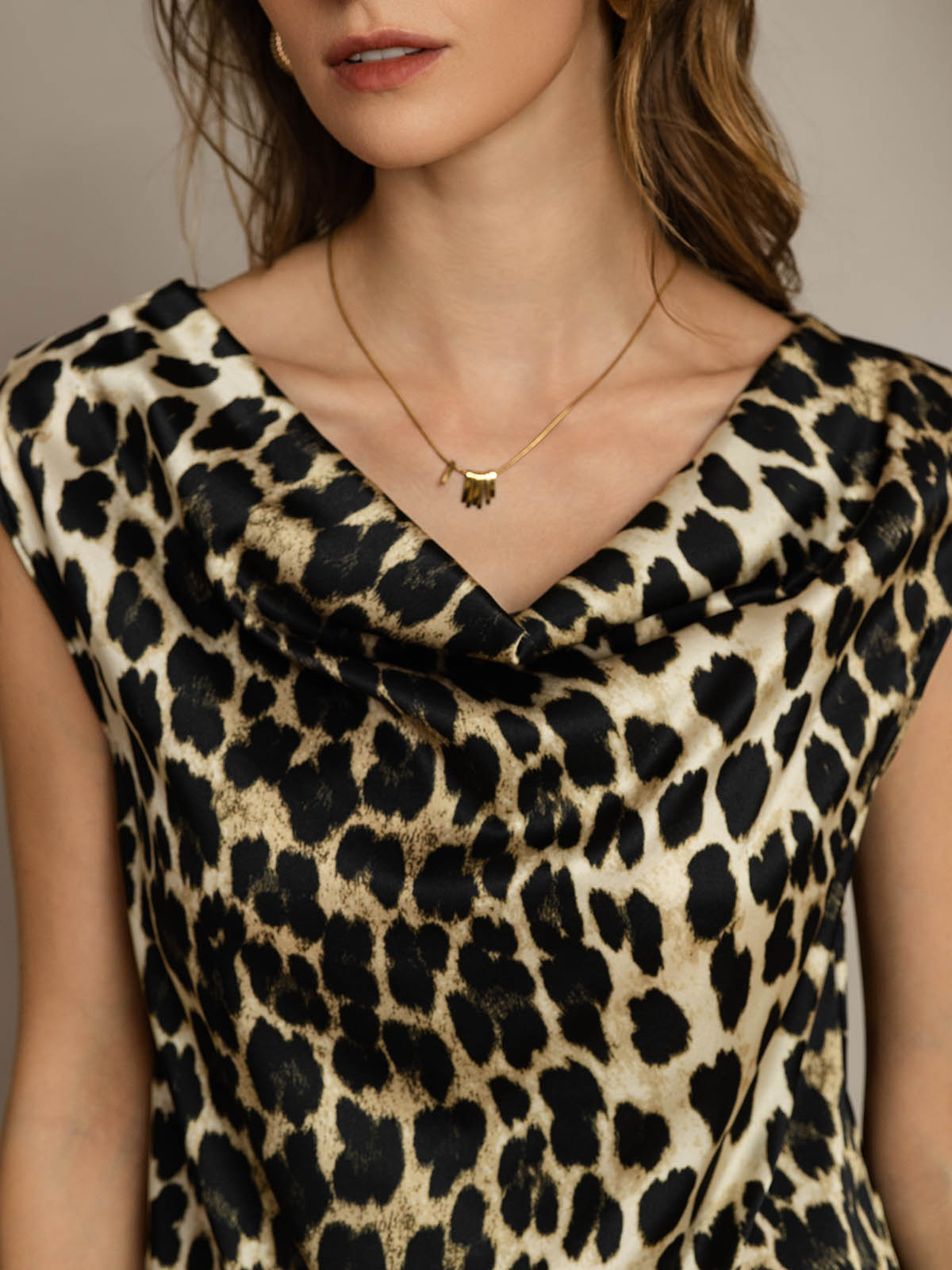 [Leopard] SilkSilky-CA 19Momme Silk Cowl Neck Women's T-Shirt 005