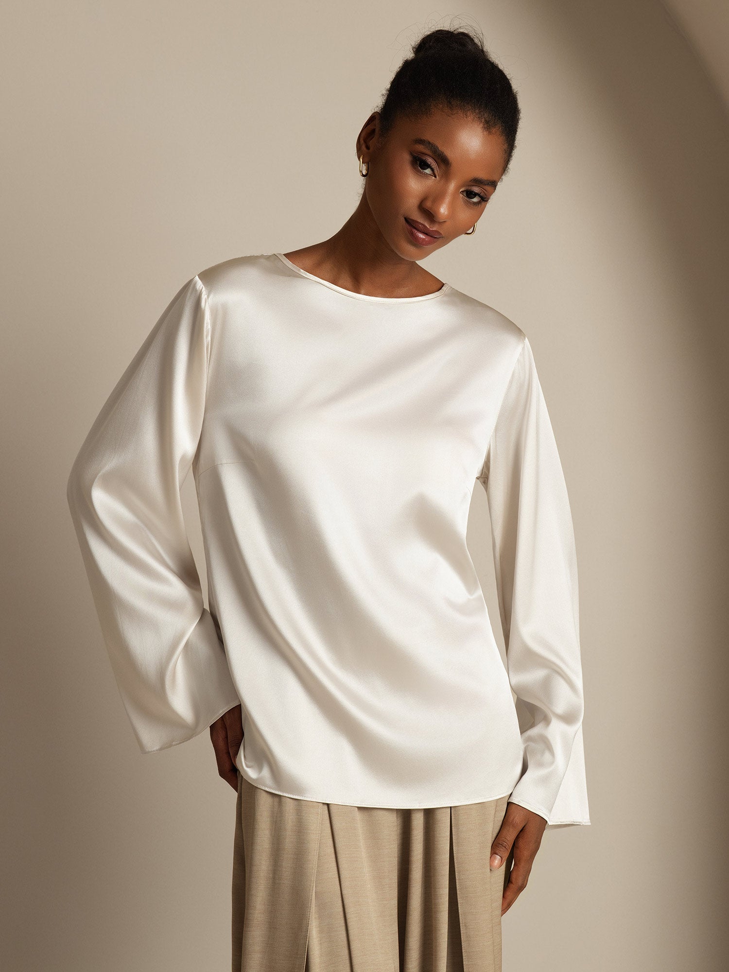 [Light Gray] SilkSilky-CA 19Momme Silk Round Neck Women's T-Shirt 001