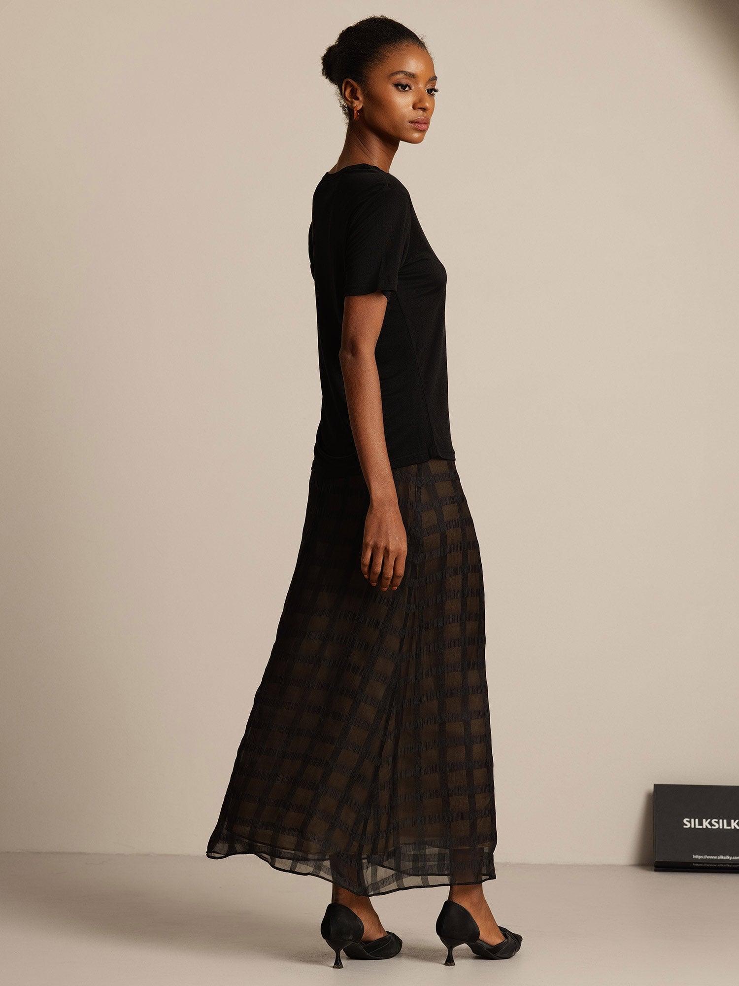 [Black] SilkSilky-CA Silk Knitted Round Neck Women's T-Shirt 005,