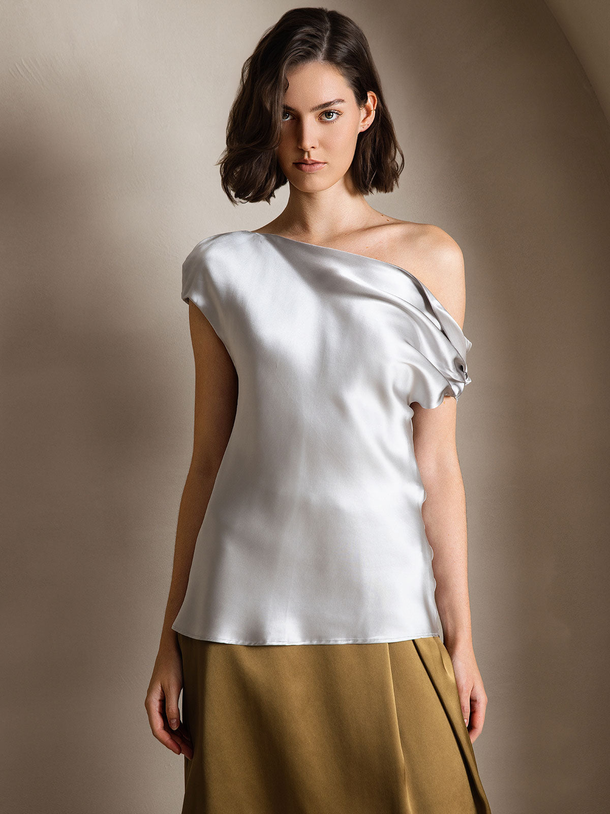 [Light Gray] SilkSilky-CA 19Momme Silk One Shoulder Women's T-Shirt 001