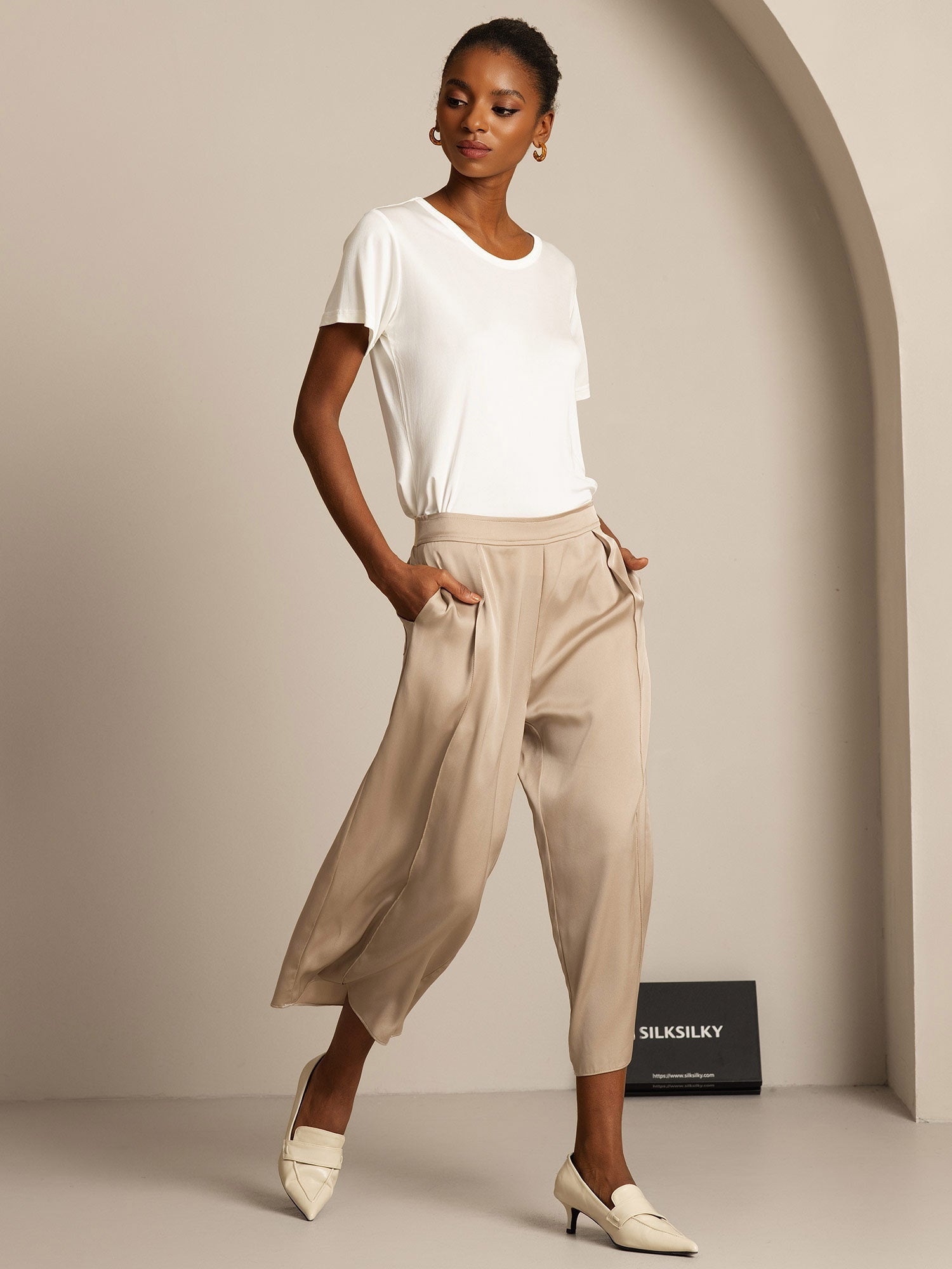 [White] SilkSilky-CA Silk Knitted Round Neck Women's T-Shirt 007