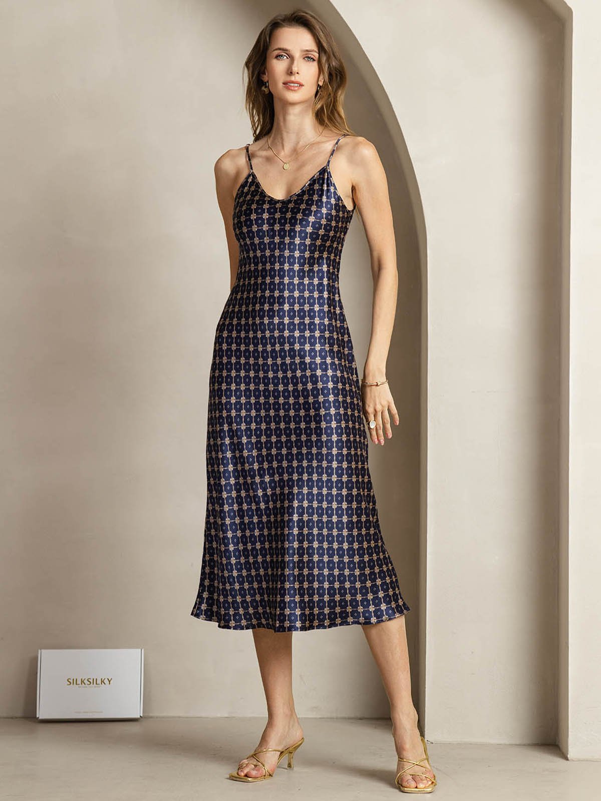 [NavyChain] SilkSilky-CA 19Momme Silk V Neck Dress 004