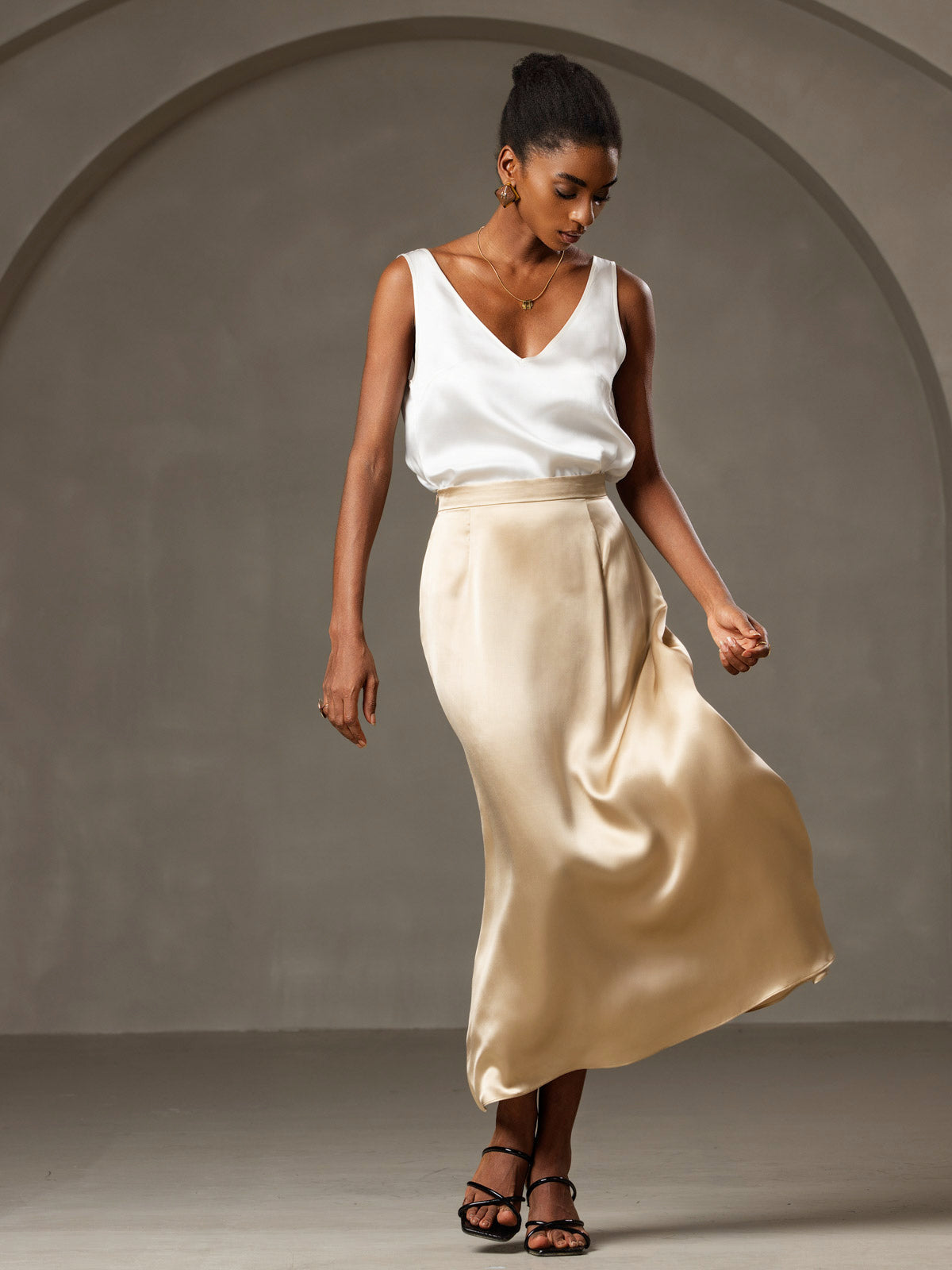 [White] SilkSilky-CA 19Momme Silk V Neck Camisole 008