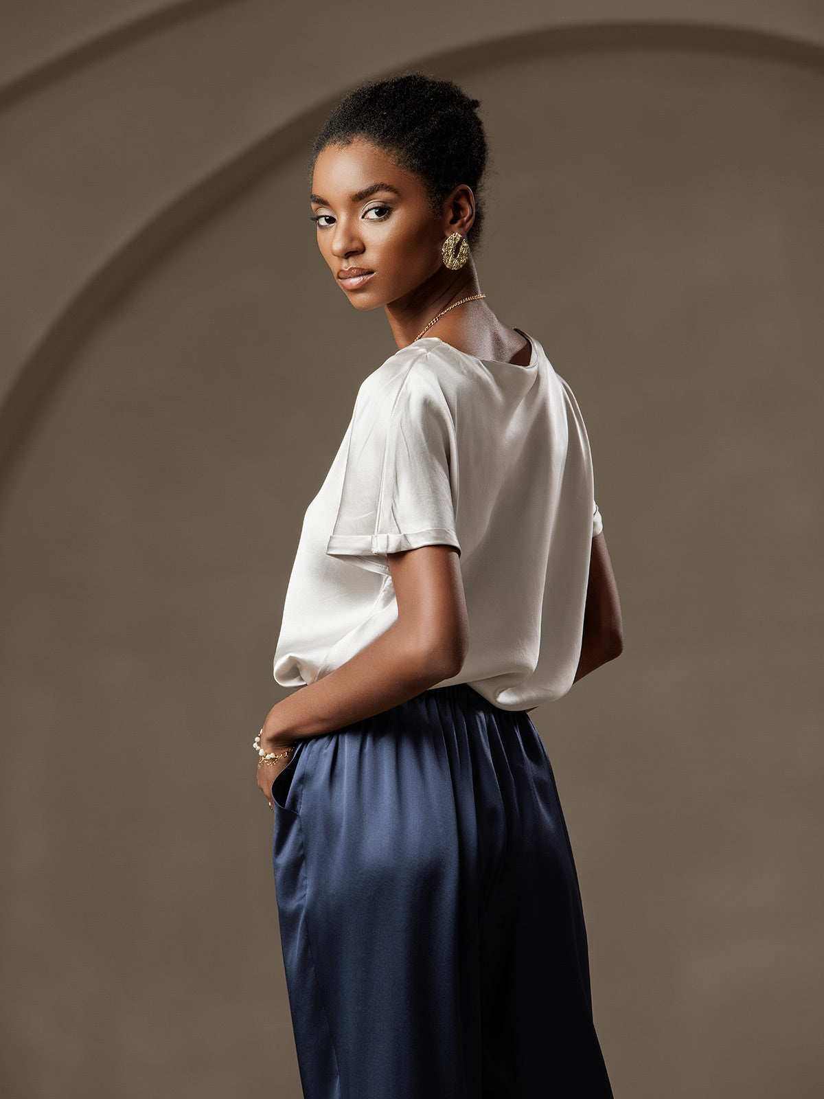 [Light Gray] SilkSilky-CA 19Momme Silk Round Neck Women's T-Shirt 004,