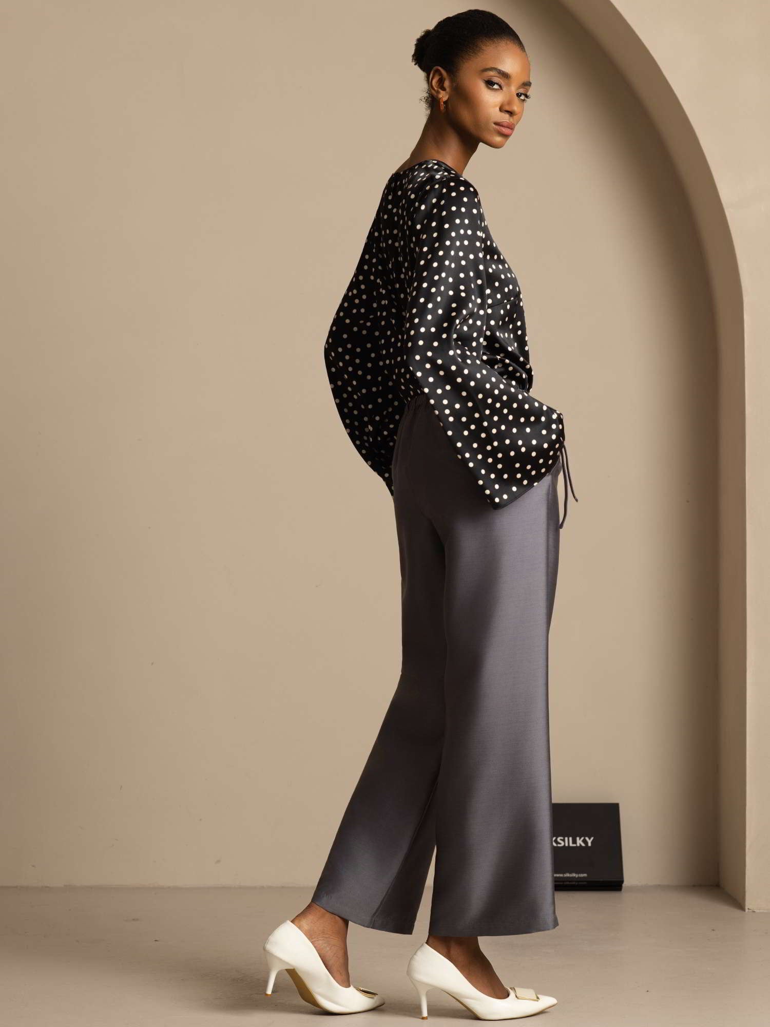 [Polka Dot] SilkSilky-CA 19Momme Silk Bell Sleeve Round Neck Blouse 003