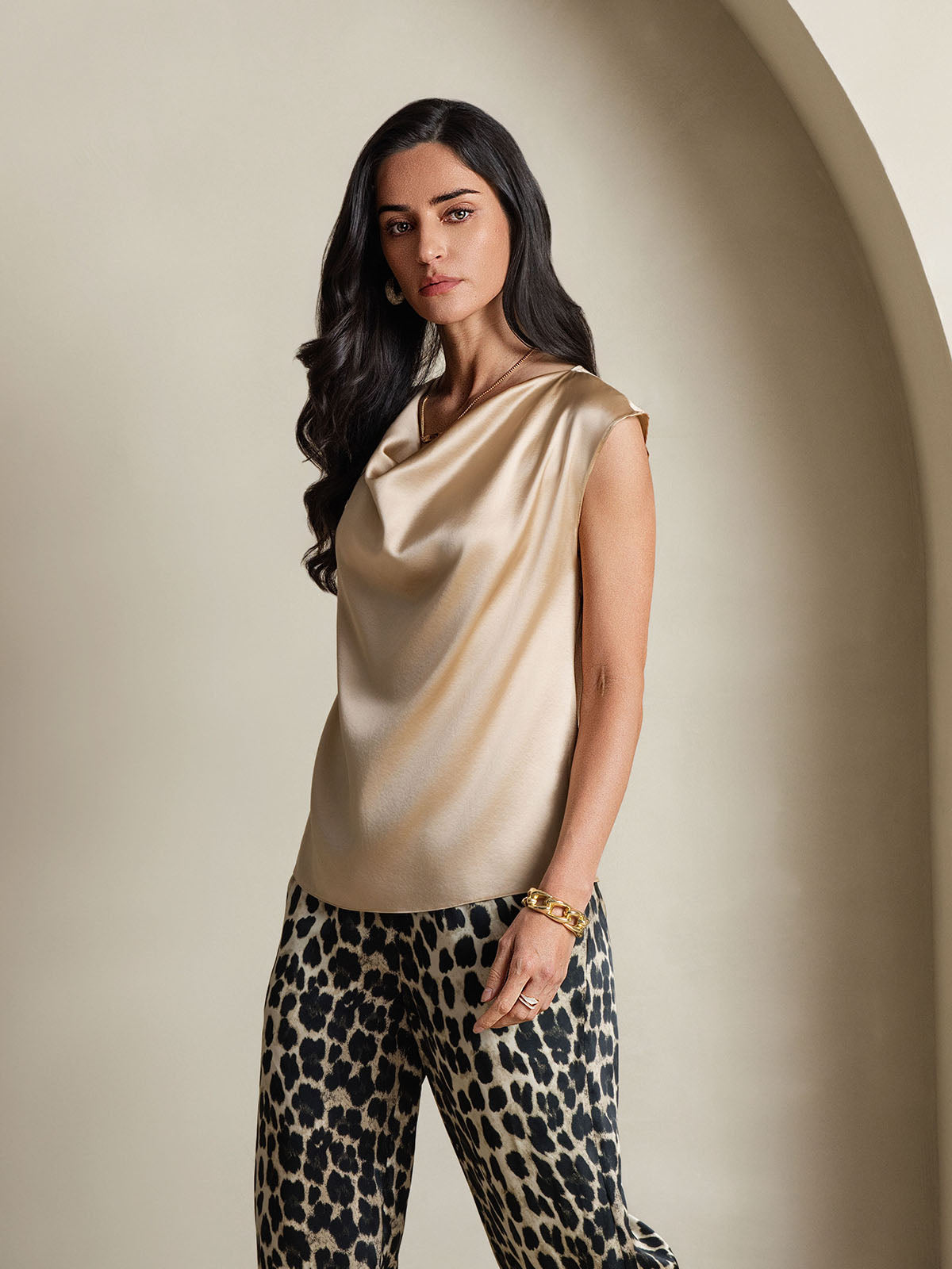 [Champagne] SilkSilky-CA 19Momme Silk Cowl Neck Women's T-Shirt 004