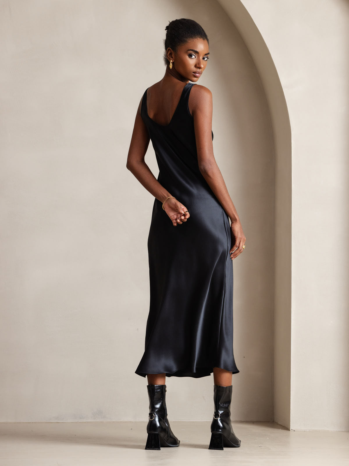 [Black] SilkSilky-CA Pure Silk Boat Neck Dress 002