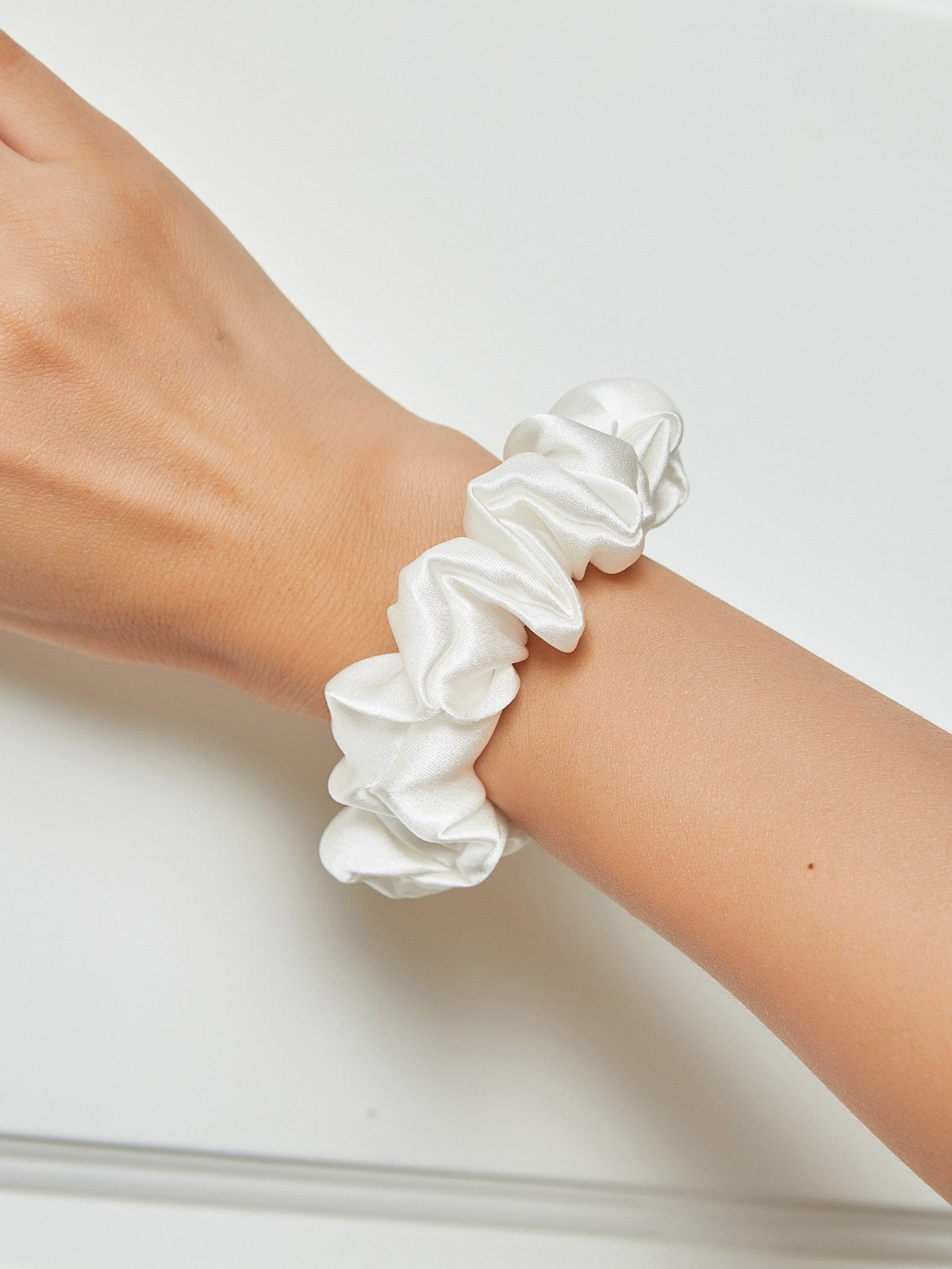 [White] SilkSilky-CA Pure Silk Scrunchie 001,