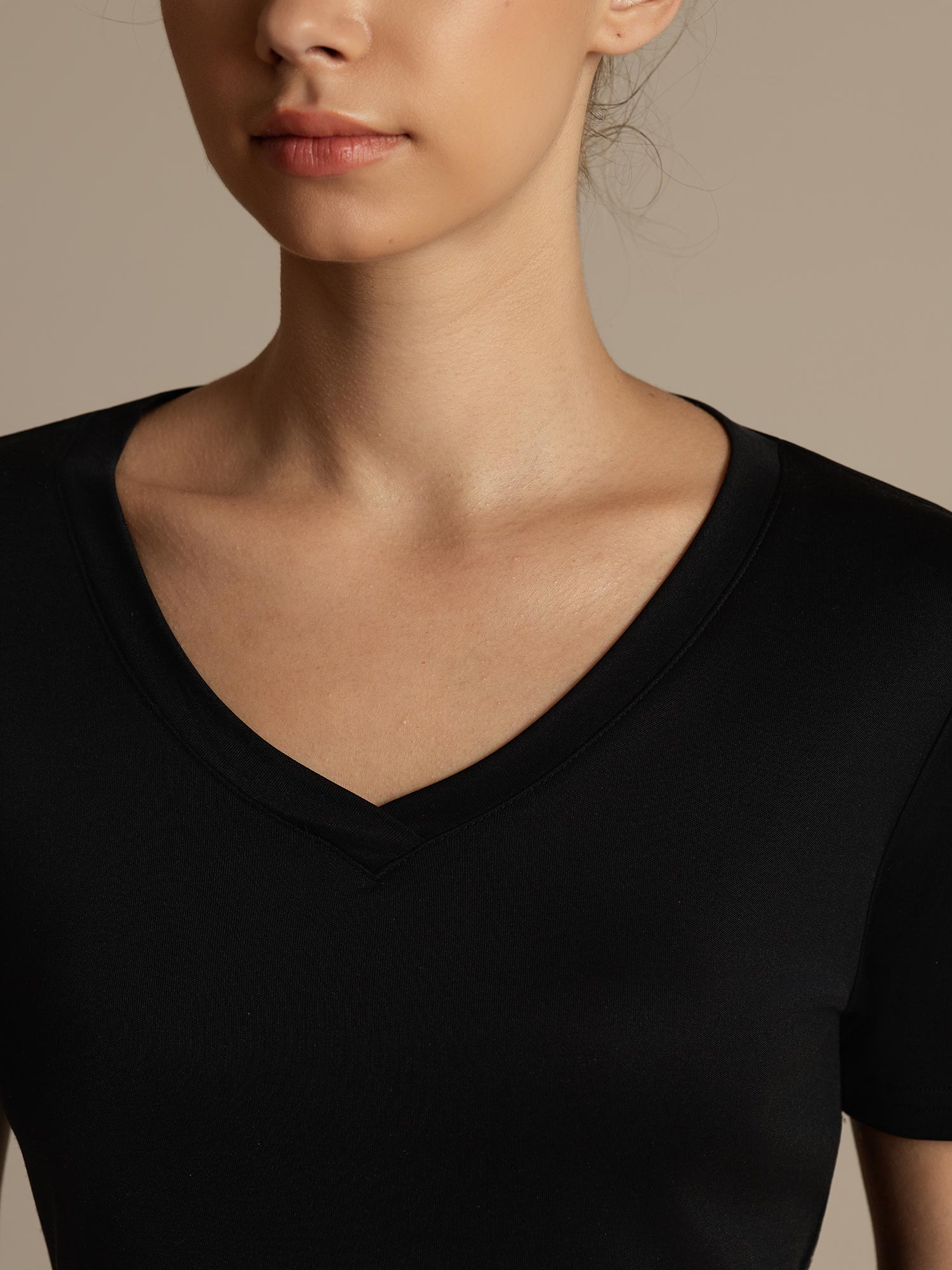 [Black] SilkSilky-CA 100% High-Twist Silk Jersey Short Sleeve V Neck Women's T-Shirt 005