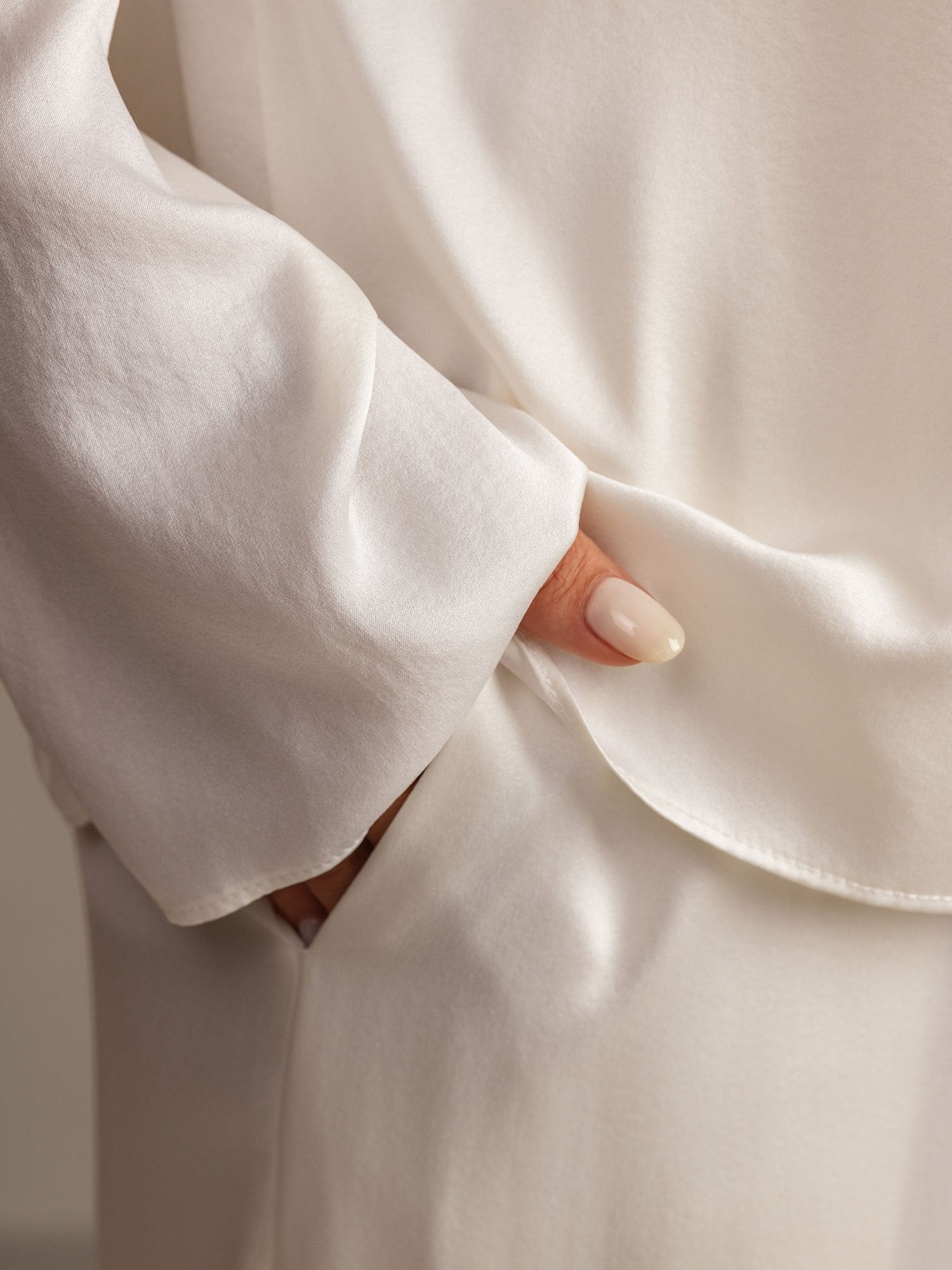 [White] SilkSilky-CA 19Momme Machine-Washable Silk Long Sleeve Notch Collar Women's Pajamas 005