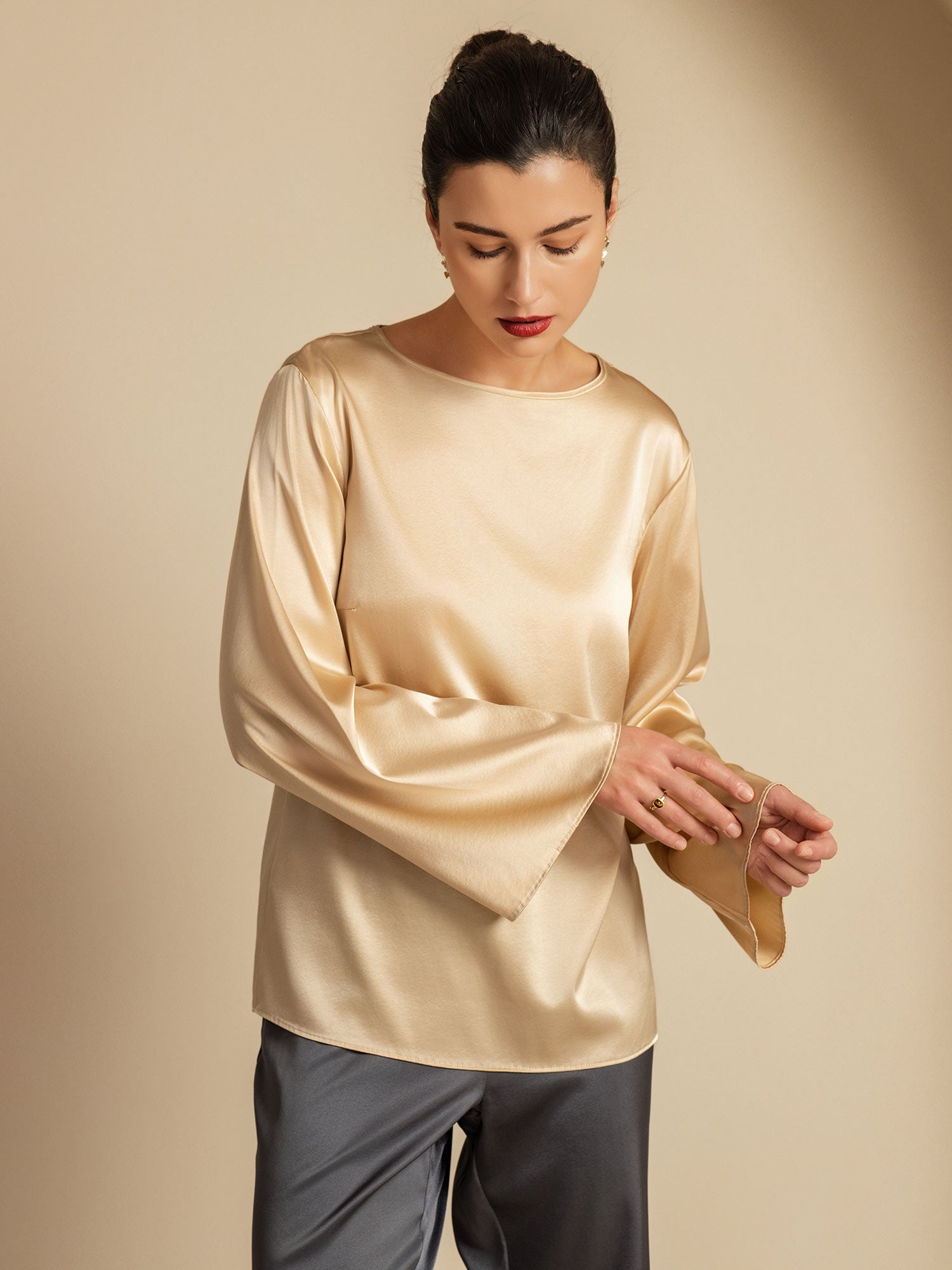 [Champagne] SilkSilky-CA 19Momme Silk Round Neck Women's T-Shirt 003