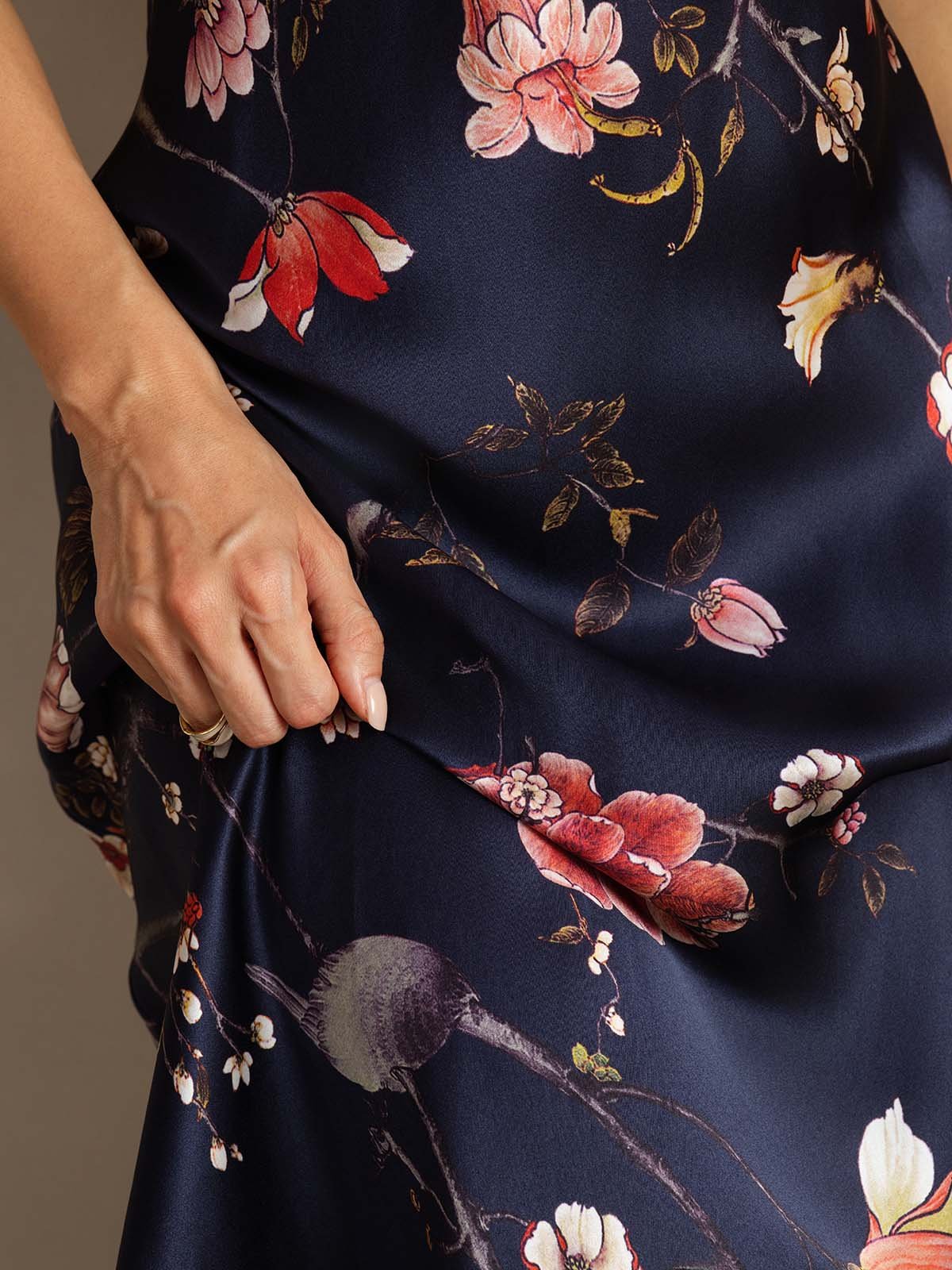 [Navy Floral] SilkSilky-CA 19Momme Silk V Neck Dress 006