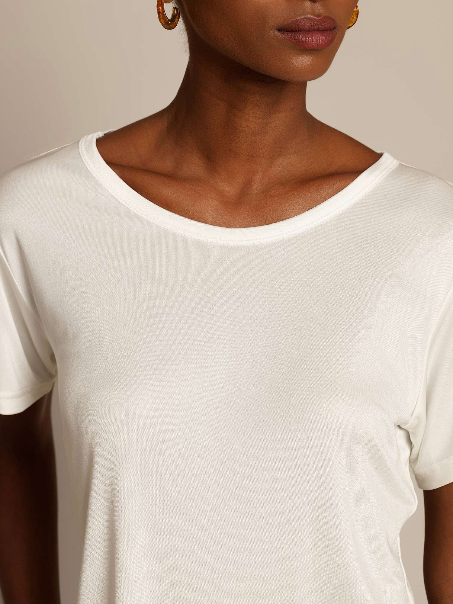 [White] SilkSilky-CA Silk Knitted Round Neck Women's T-Shirt 004,