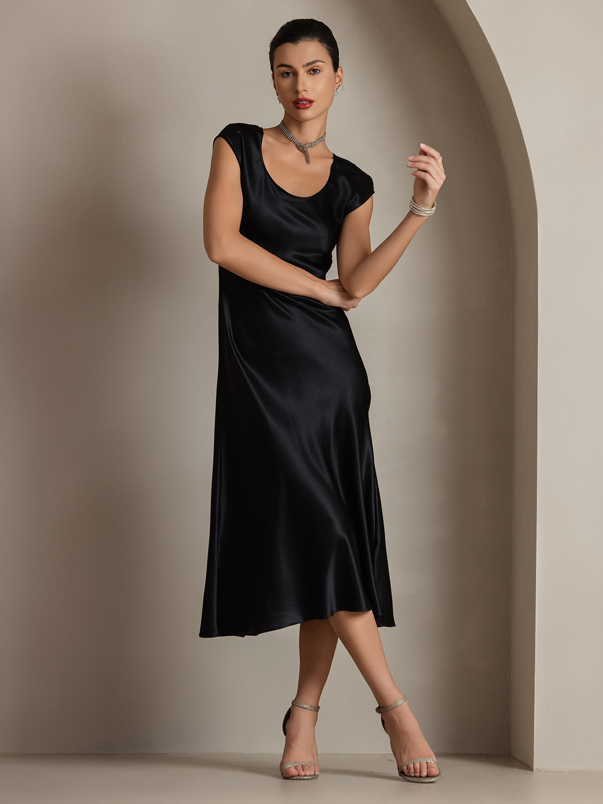 [Black] SilkSilky-CA 19Momme Silk Round Neck Dress 004