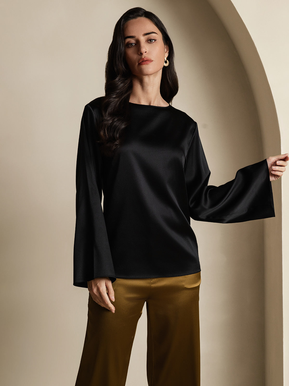 SilkSilky-CA 19Momme Silk Long Sleeve Round Neck Women's T-Shirt Black 001