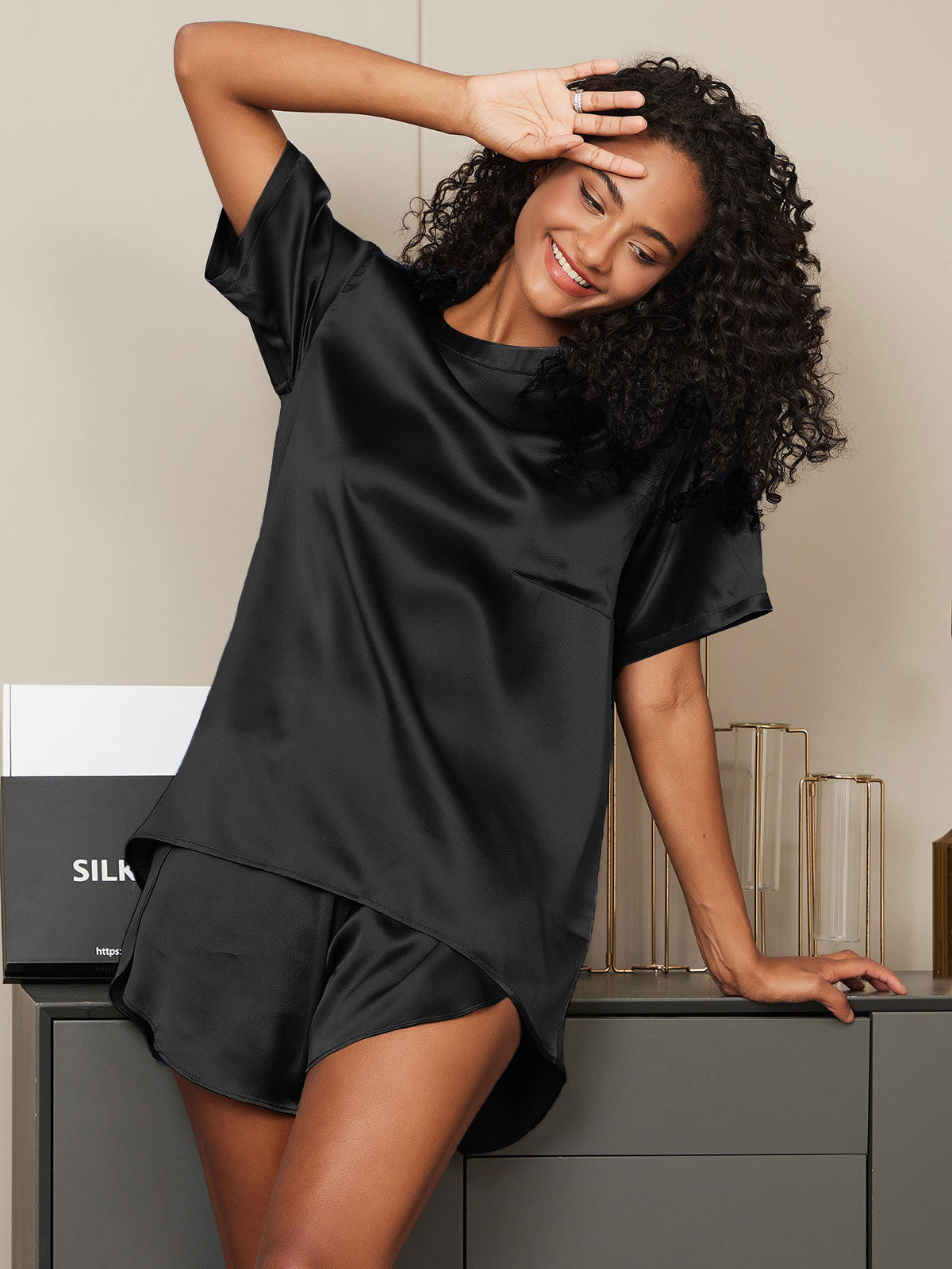 SilkSilky-CA Pure Silk Short Sleeve Round Neck Women's Pajamas Black 004