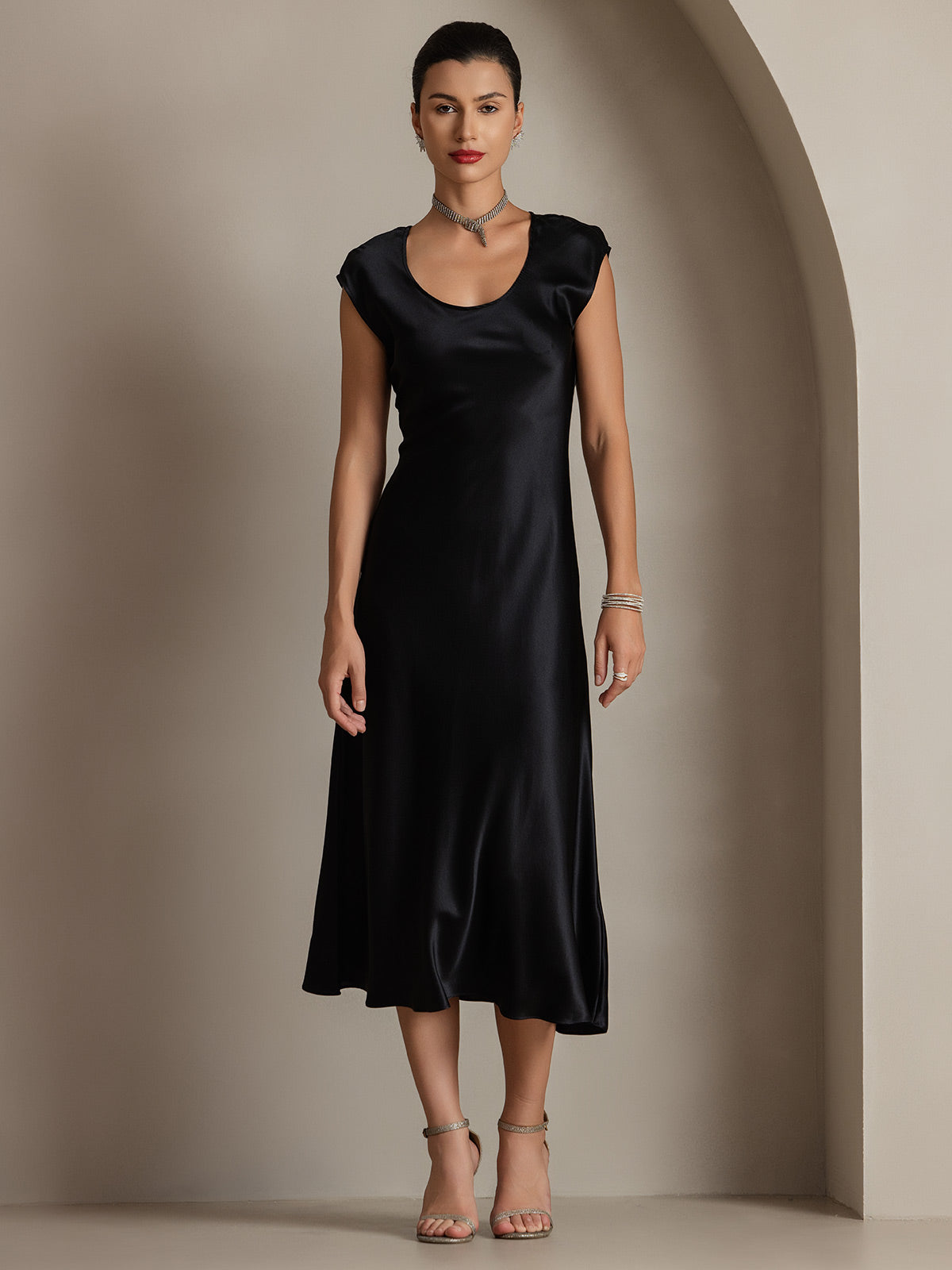 [Black] SilkSilky-CA 19Momme Silk Round Neck Dress 006