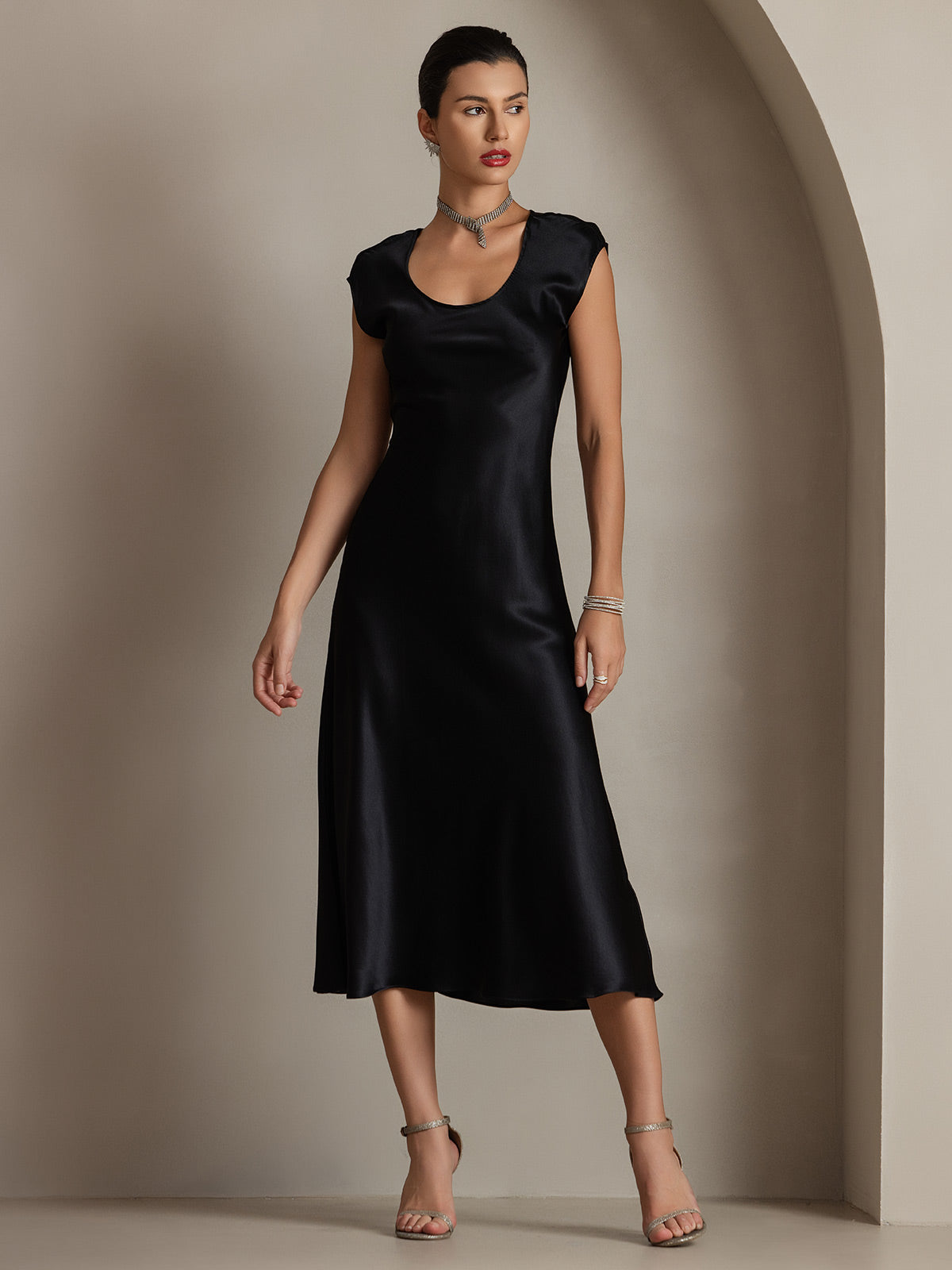[Black] SilkSilky-CA 19Momme Silk Round Neck Dress 001