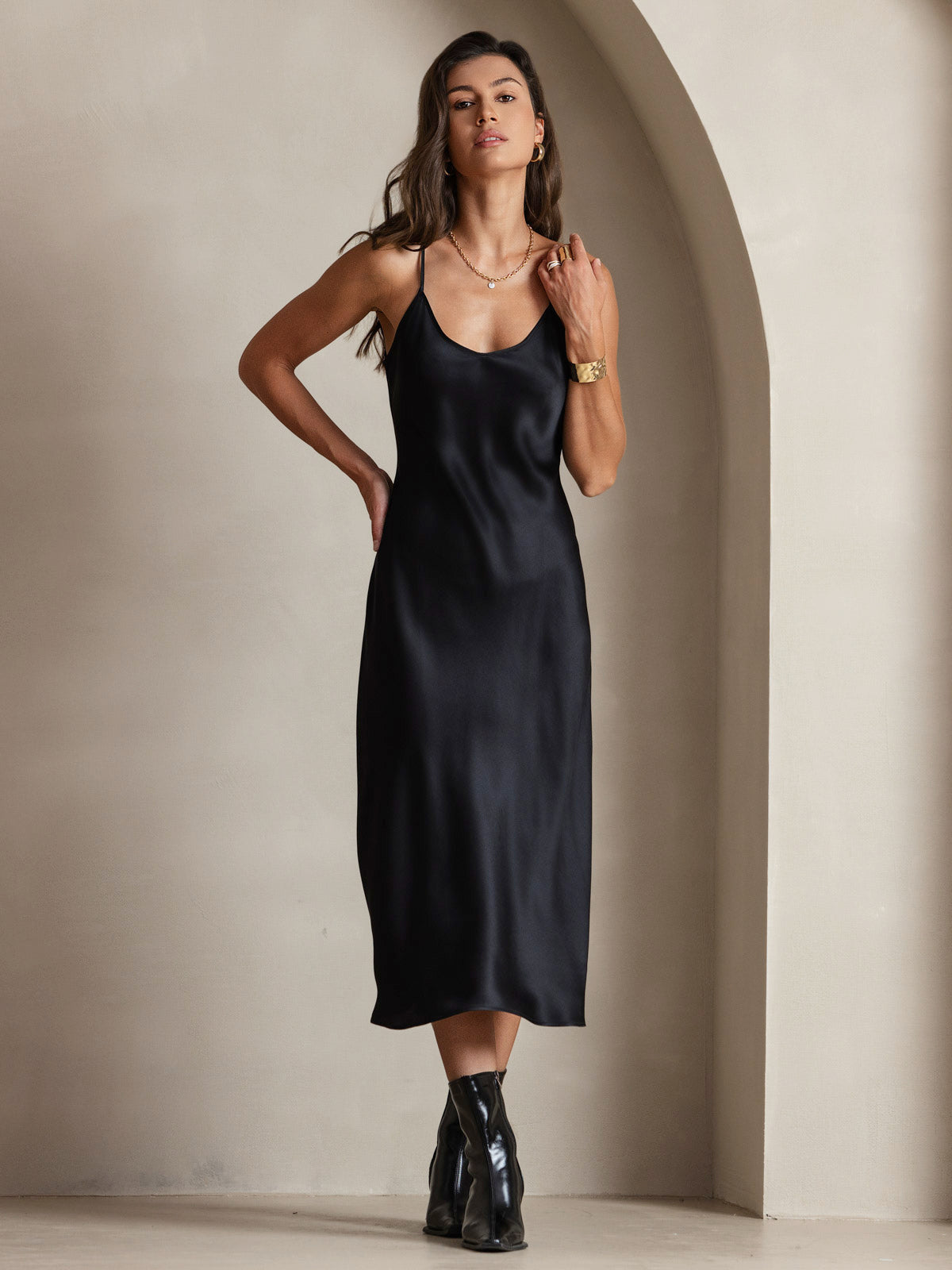 [Black] SilkSilky-CA Pure Silk Round Neck Dress 004