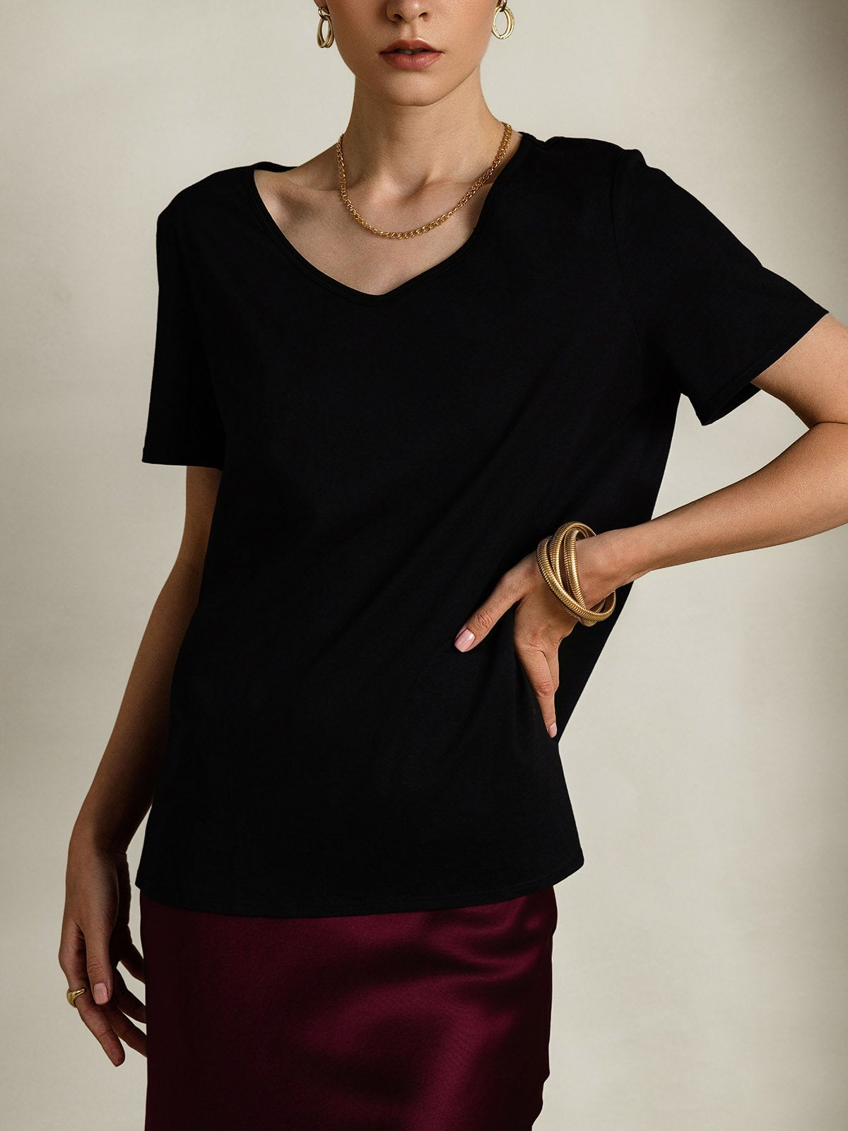 SilkSilky-CA Silk Short Sleeve V Neck Women's T-Shirt Black 003