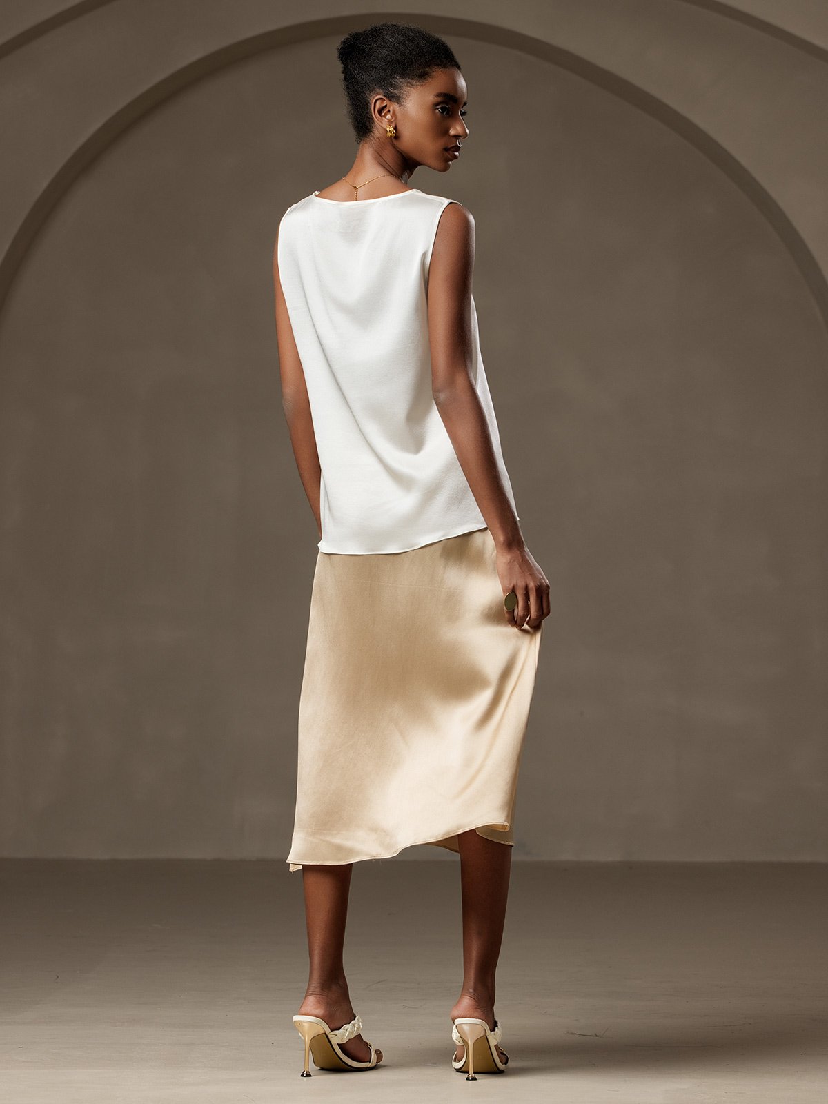 [White] SilkSilky-CA 19Momme Silk Round Neck Camisole 002