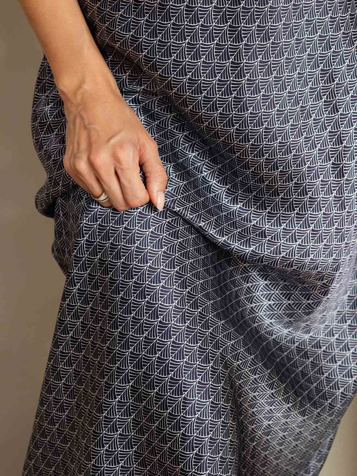 [Navy Ginkgo] SilkSilky-CA 19Momme Silk V Neck Dress 007