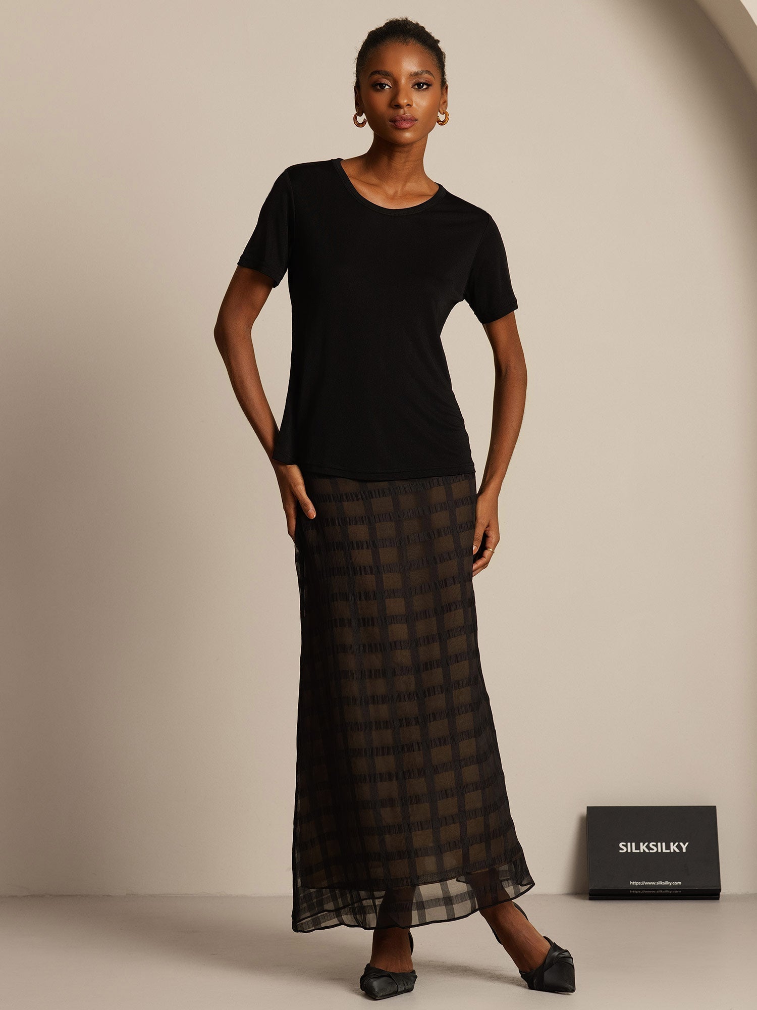 [Black] SilkSilky-CA Silk Knitted Round Neck Women's T-Shirt 006,