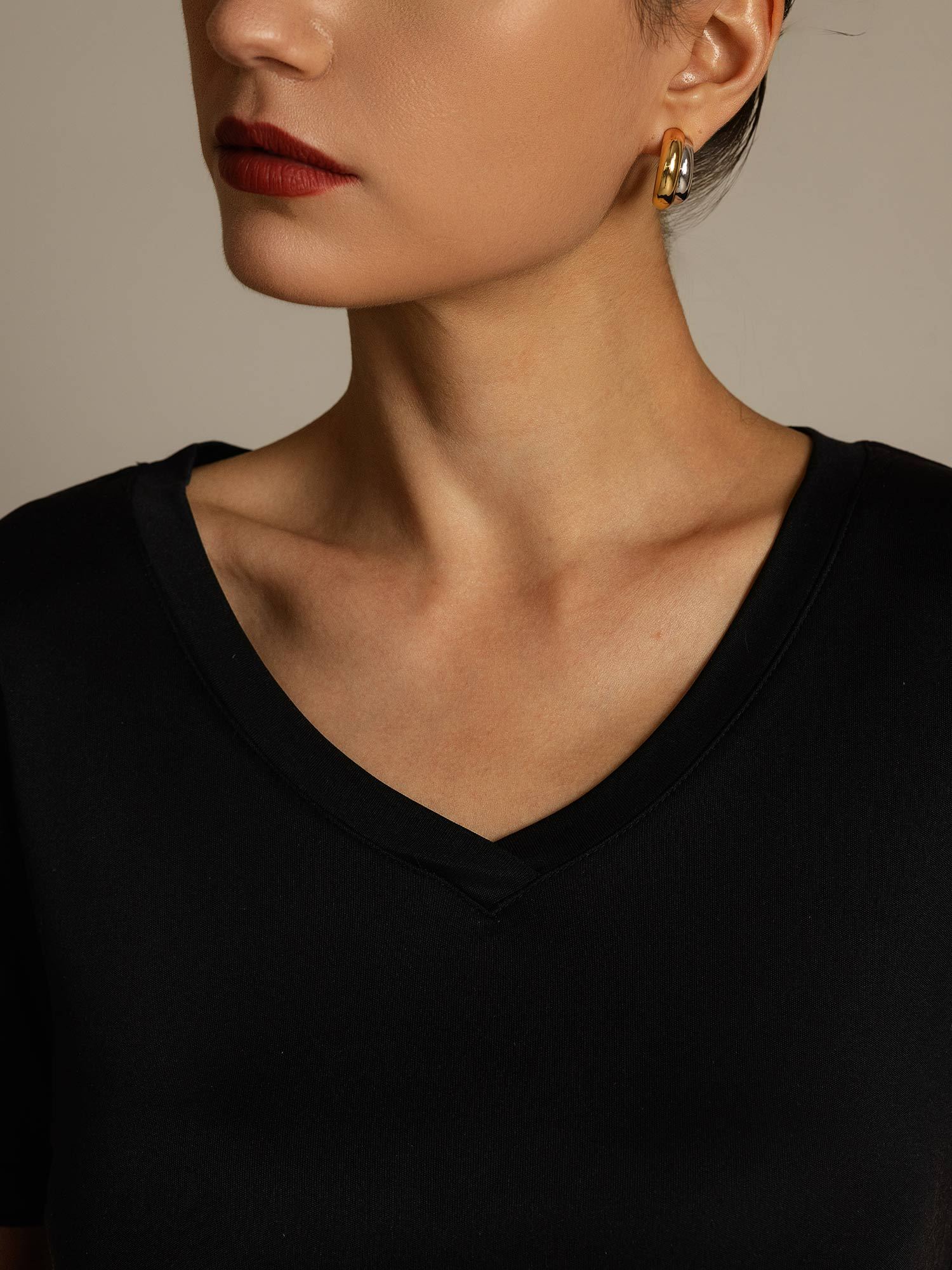 [Black] SilkSilky-CA Pure Silk V Neck Women's T-Shirt 004