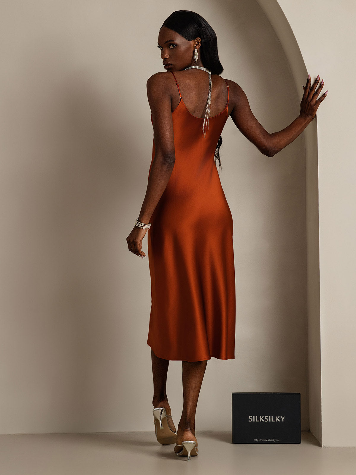 SilkSilky-CA Pure Silk Sleeveless Round Neck Dress Caramel 002