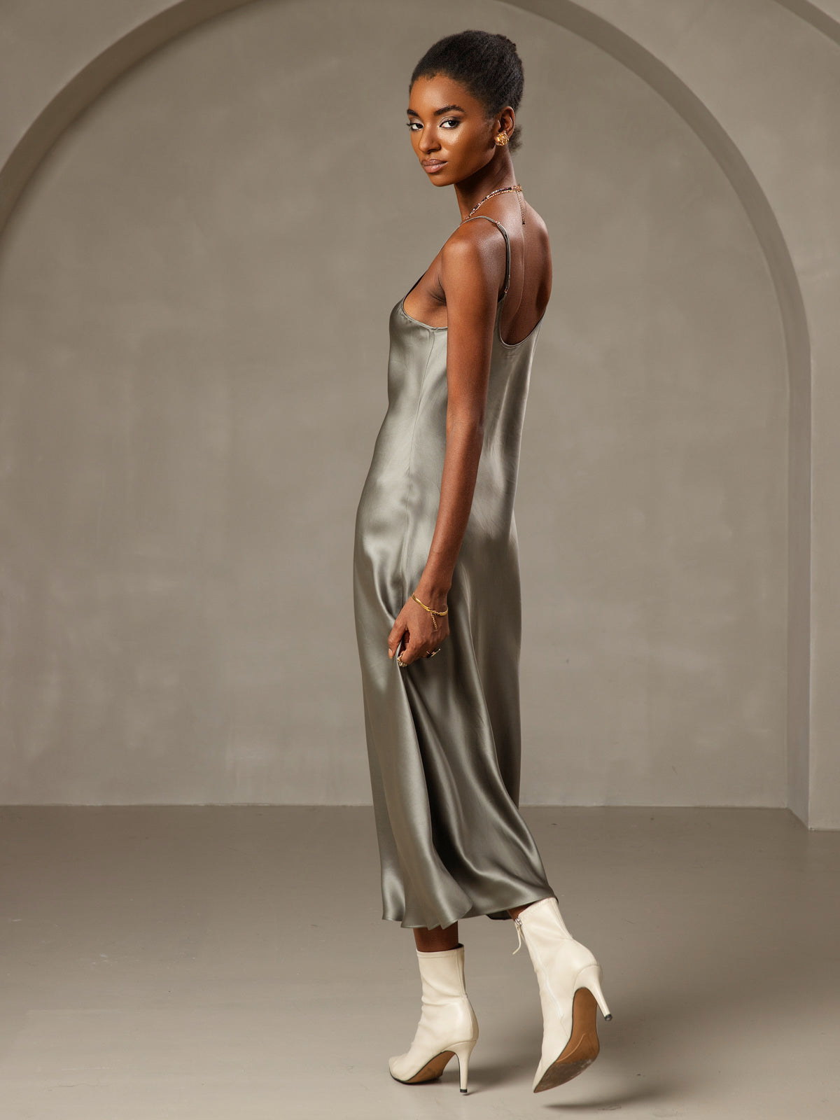 [Grayish Green] SilkSilky-CA Pure Silk Round Neck Nightgown 002