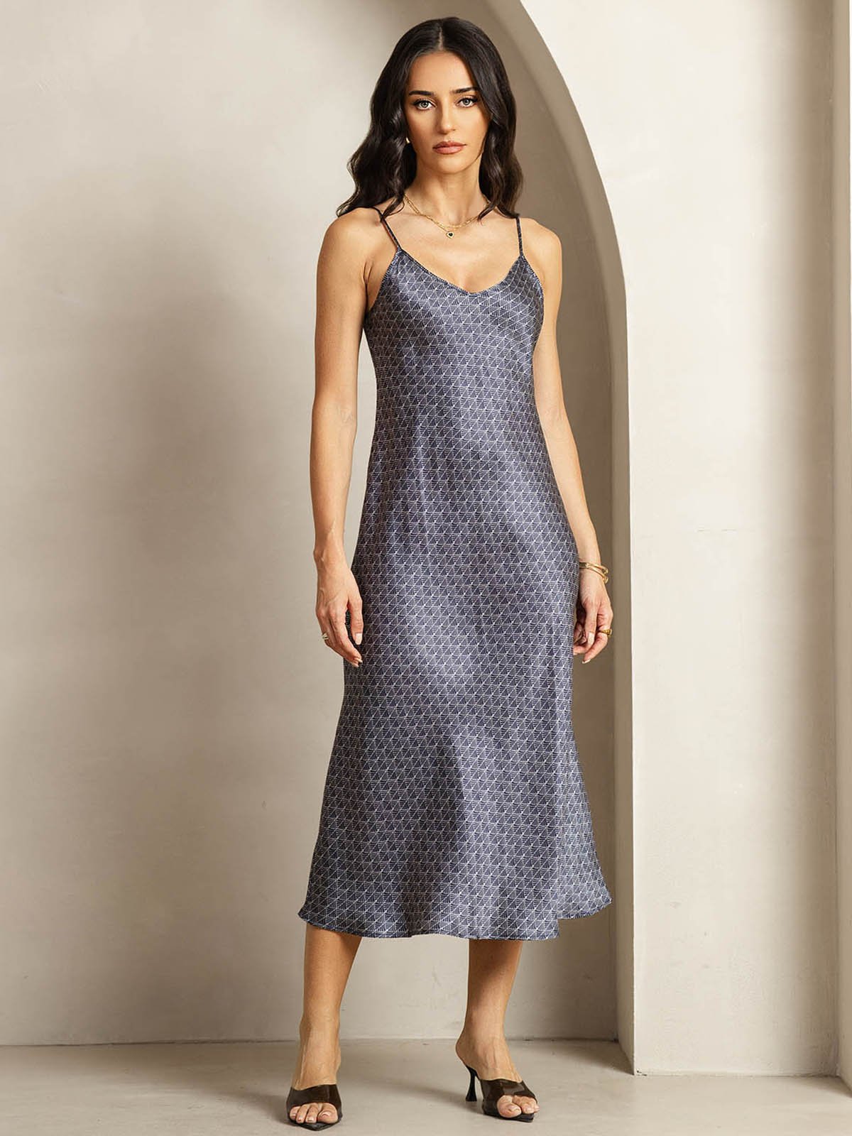 [Navy Ginkgo] SilkSilky-CA 19Momme Silk V Neck Dress 004