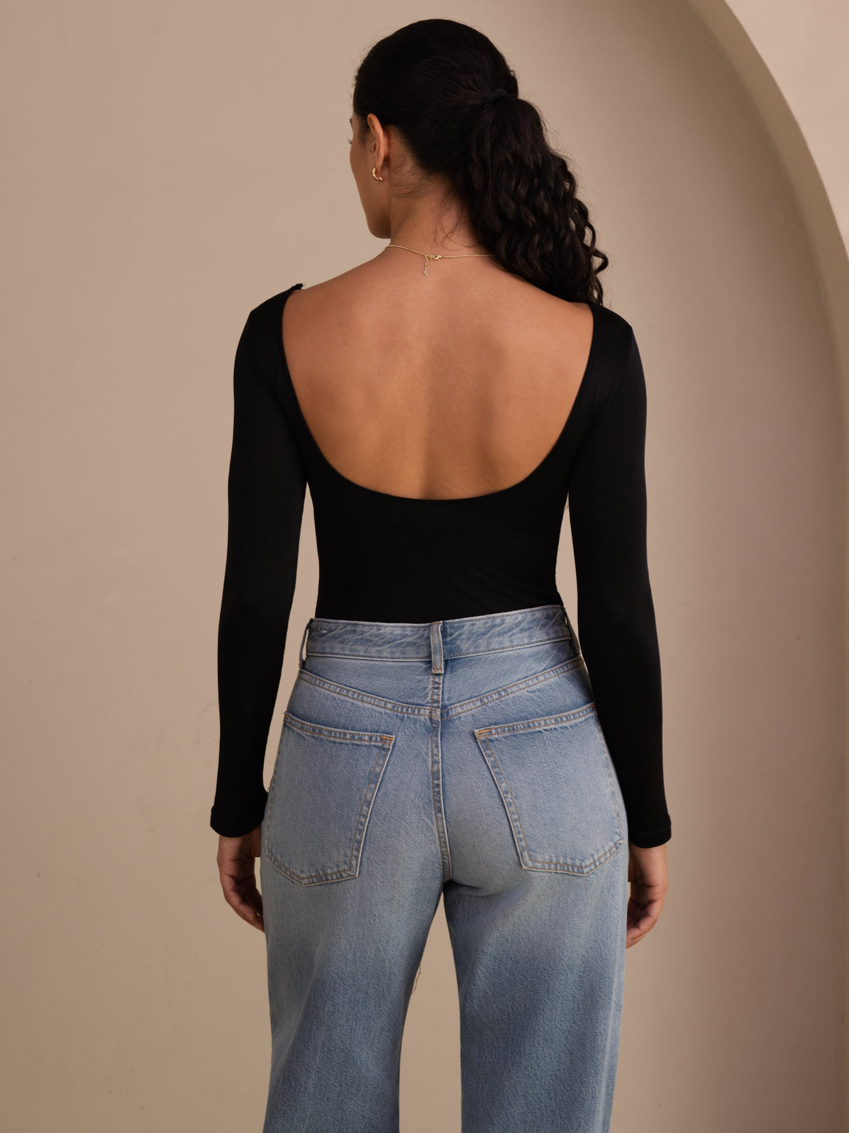 [Black] SilkSilky-CA Long Sleeve U Neck Women's T-Shirt 002