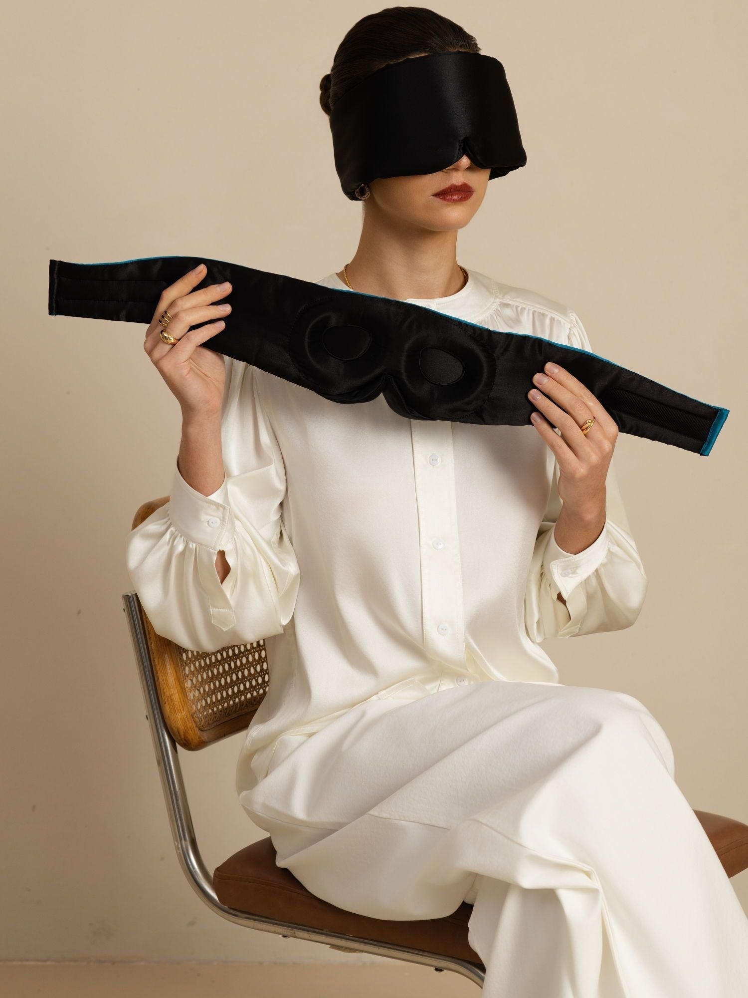 [Black] SilkSilky-CA Eye Mask 001