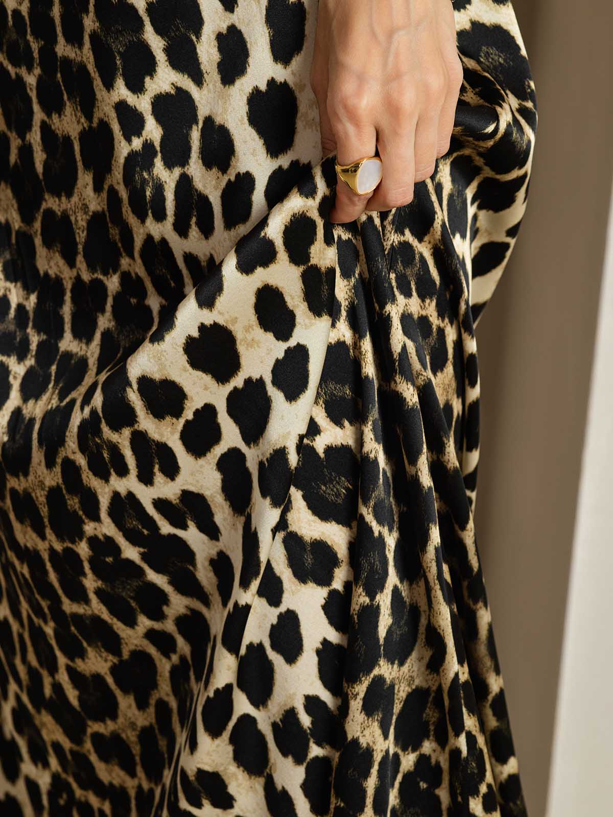 [Leopard] SilkSilky-CA 19Momme Silk Round Neck Dress 005