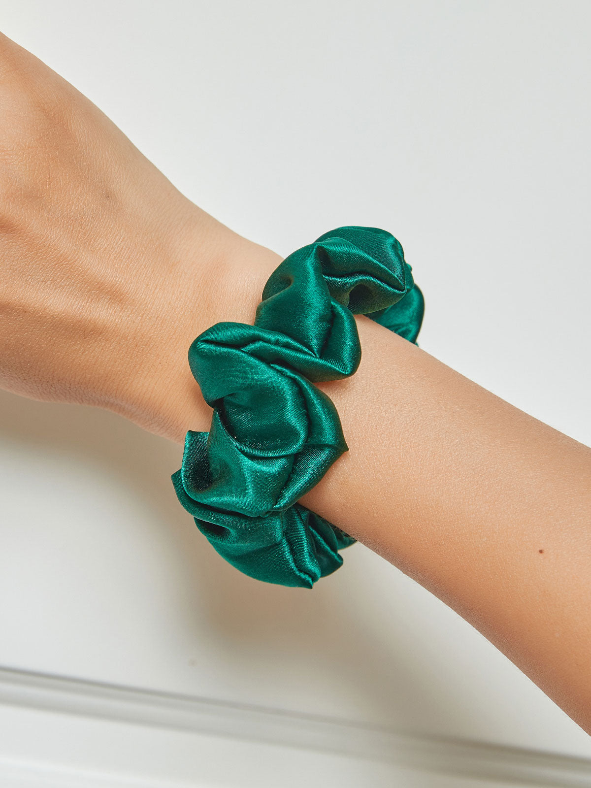 SilkSilky-CA 19Momme Pure Silk Scrunchie DarkGreen 001