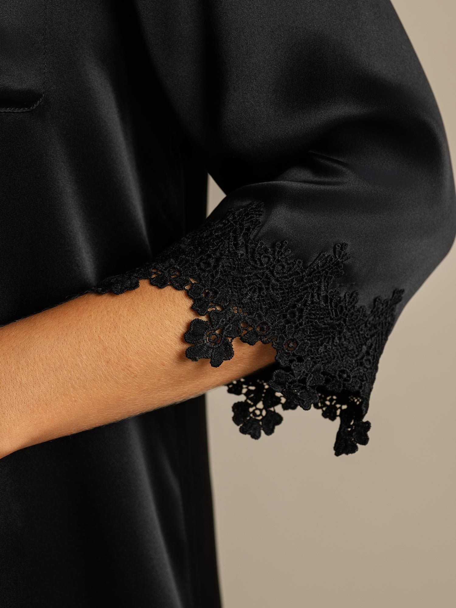 [Black] SilkSilky-CA Pure Silk Lapel Collar Nightshirt 005