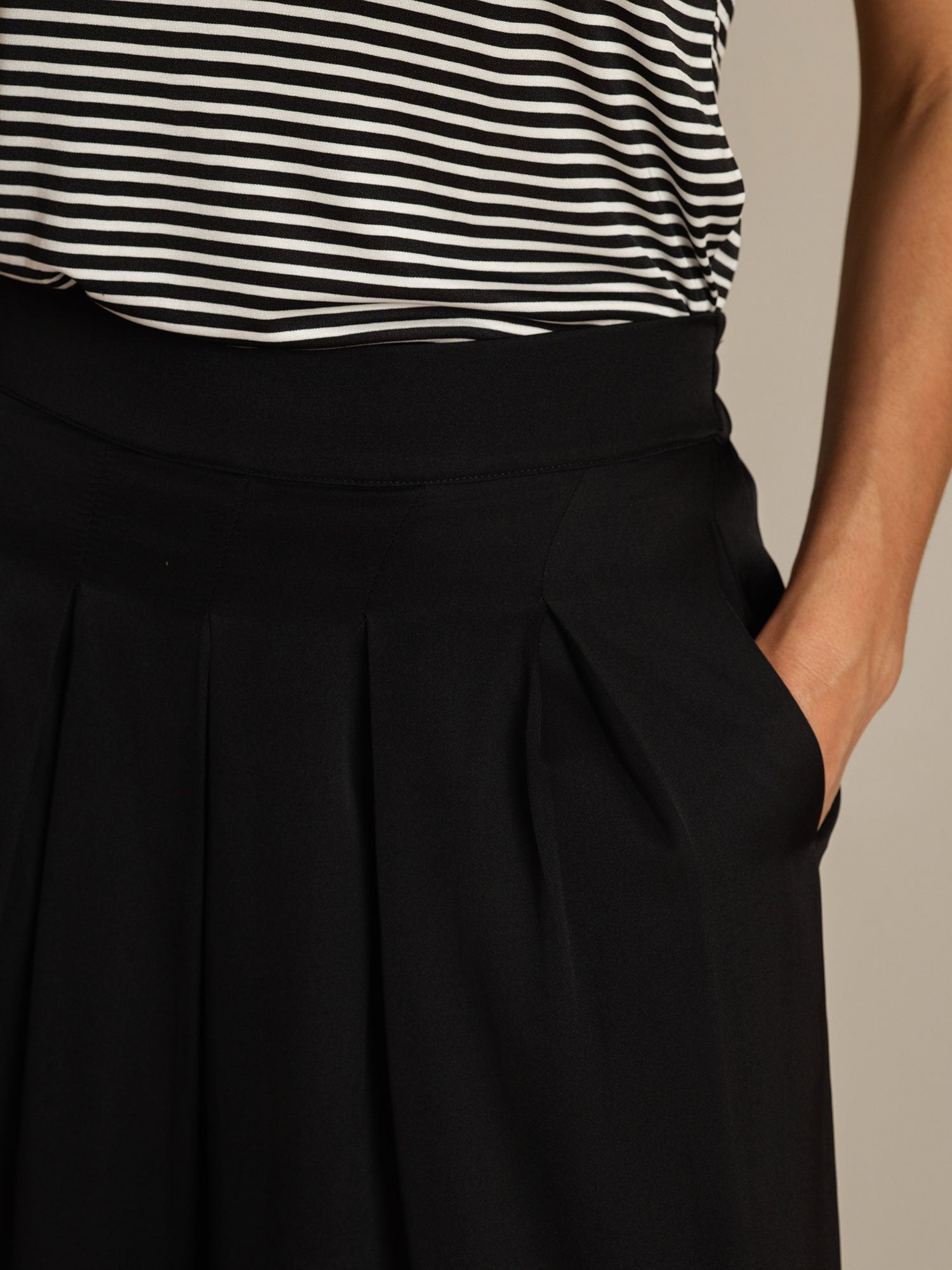 [Black] SilkSilky-CA 19Momme Silk Womens Pants 004