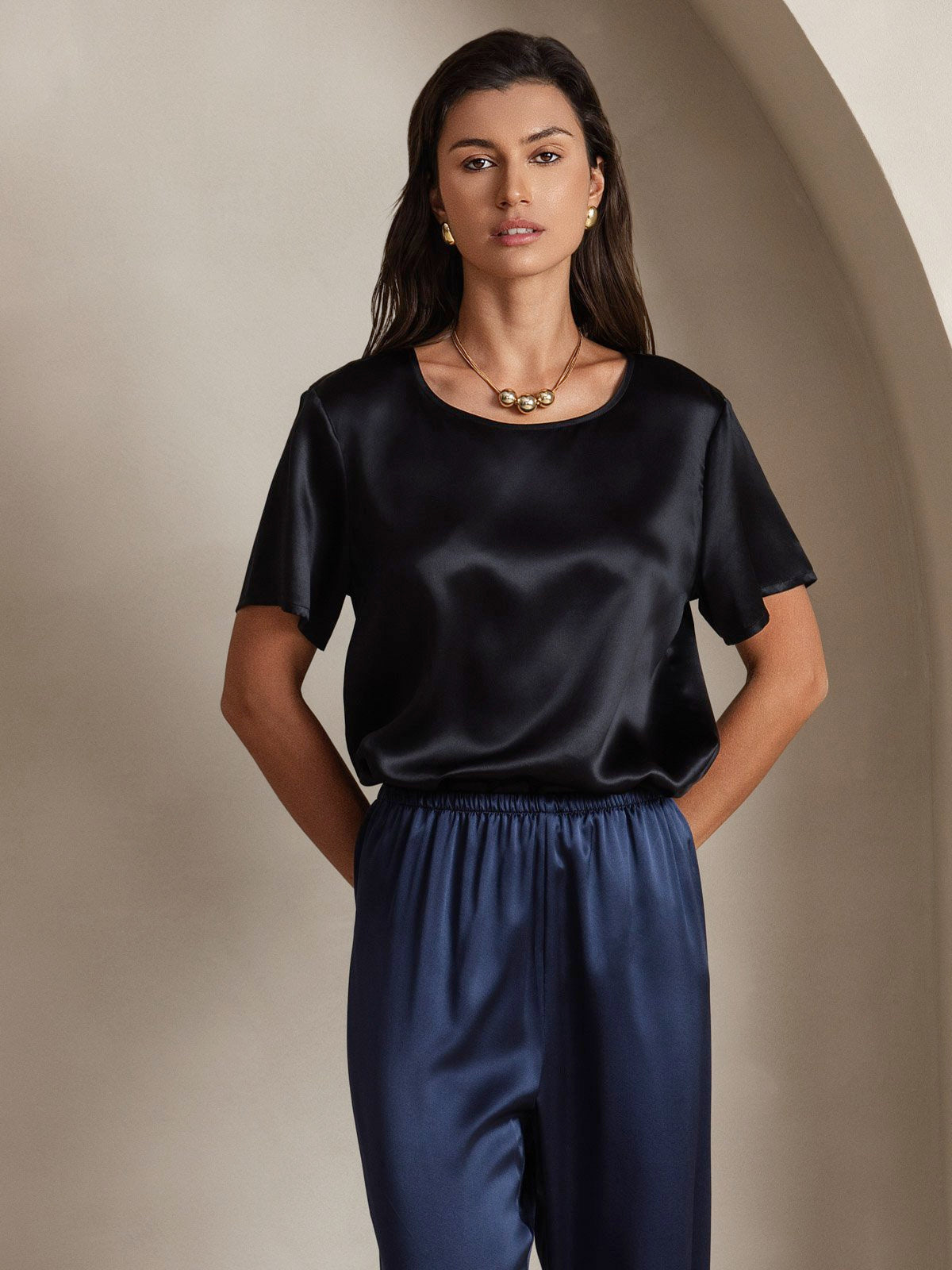 SilkSilky-CA Pure Silk Short Sleeve Round Neck Women's T-Shirt Black 005