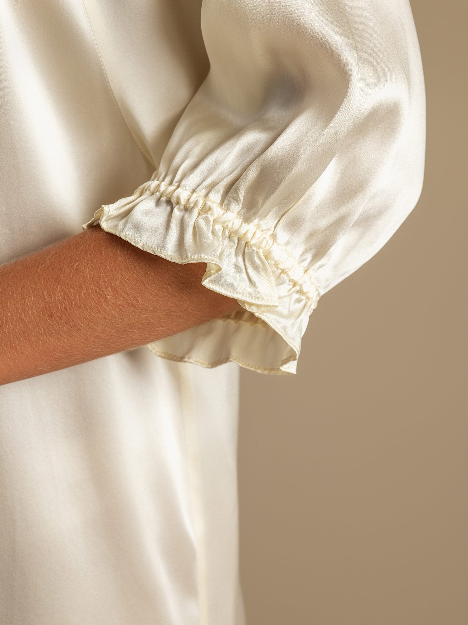 [White] SilkSilky-CA Pure Silk Nightgown 005