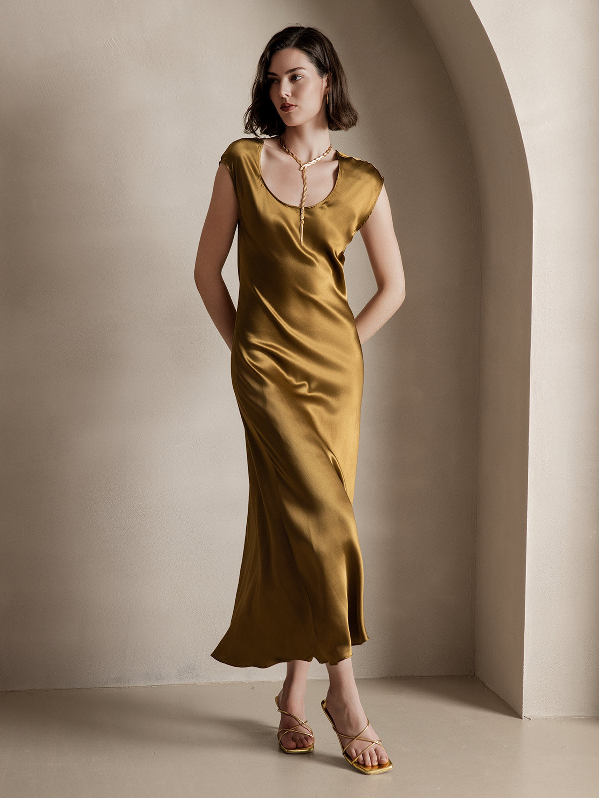 [Brown] SilkSilky-CA 19Momme Silk Round Neck Dress 001