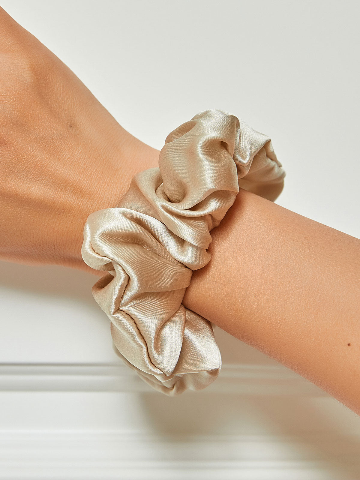 [Beige] SilkSilky-CA 19Momme Pure Silk Scrunchie 001