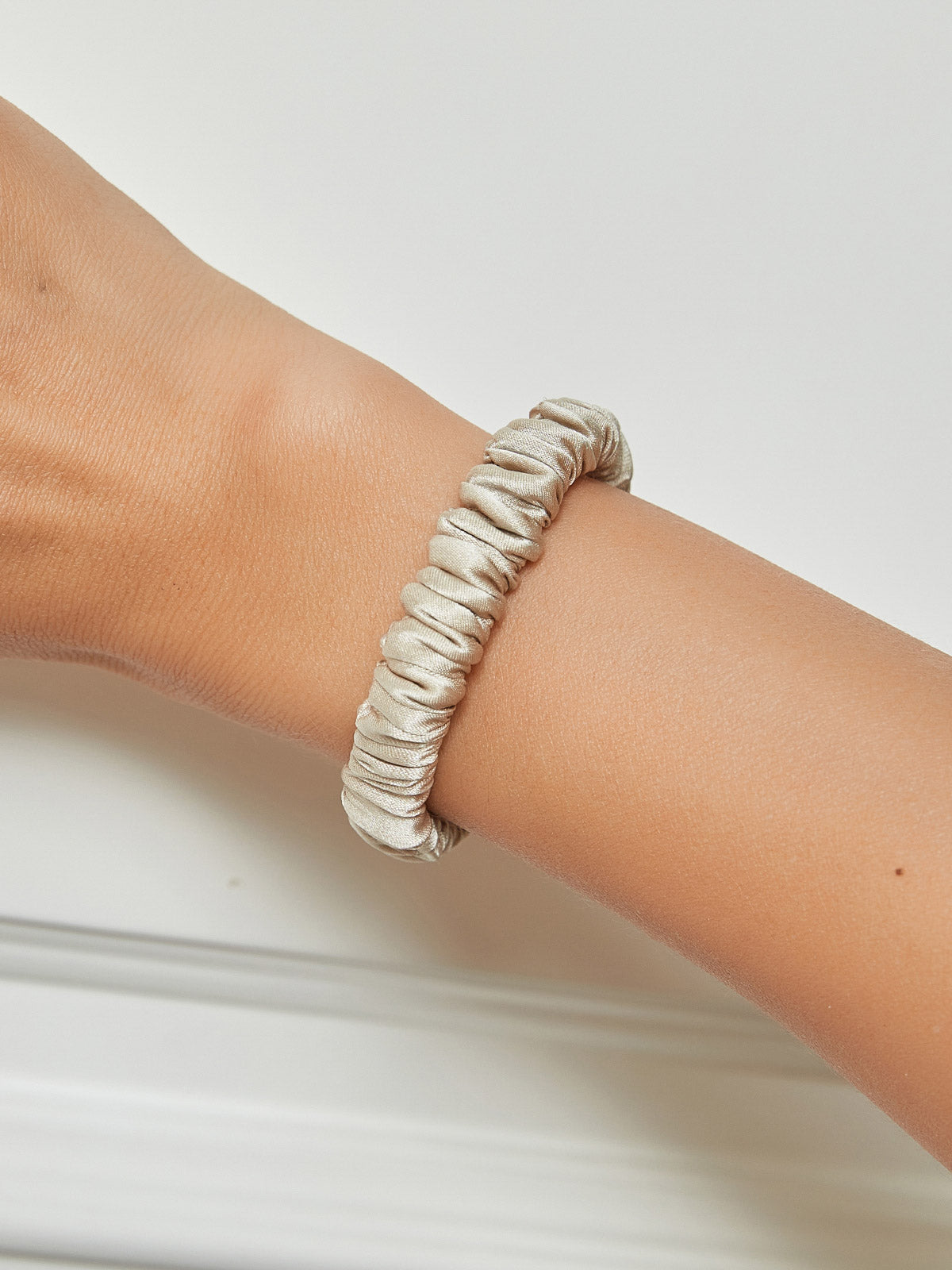 [Beige] SilkSilky-CA 19Momme Pure Silk Scrunchie 001