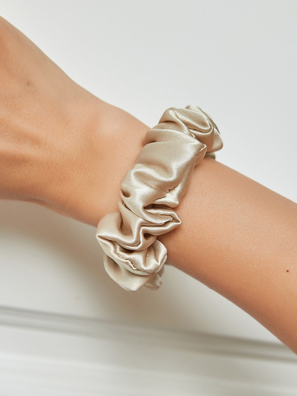 [Beige] SilkSilky-CA 19Momme Pure Silk Scrunchie 001