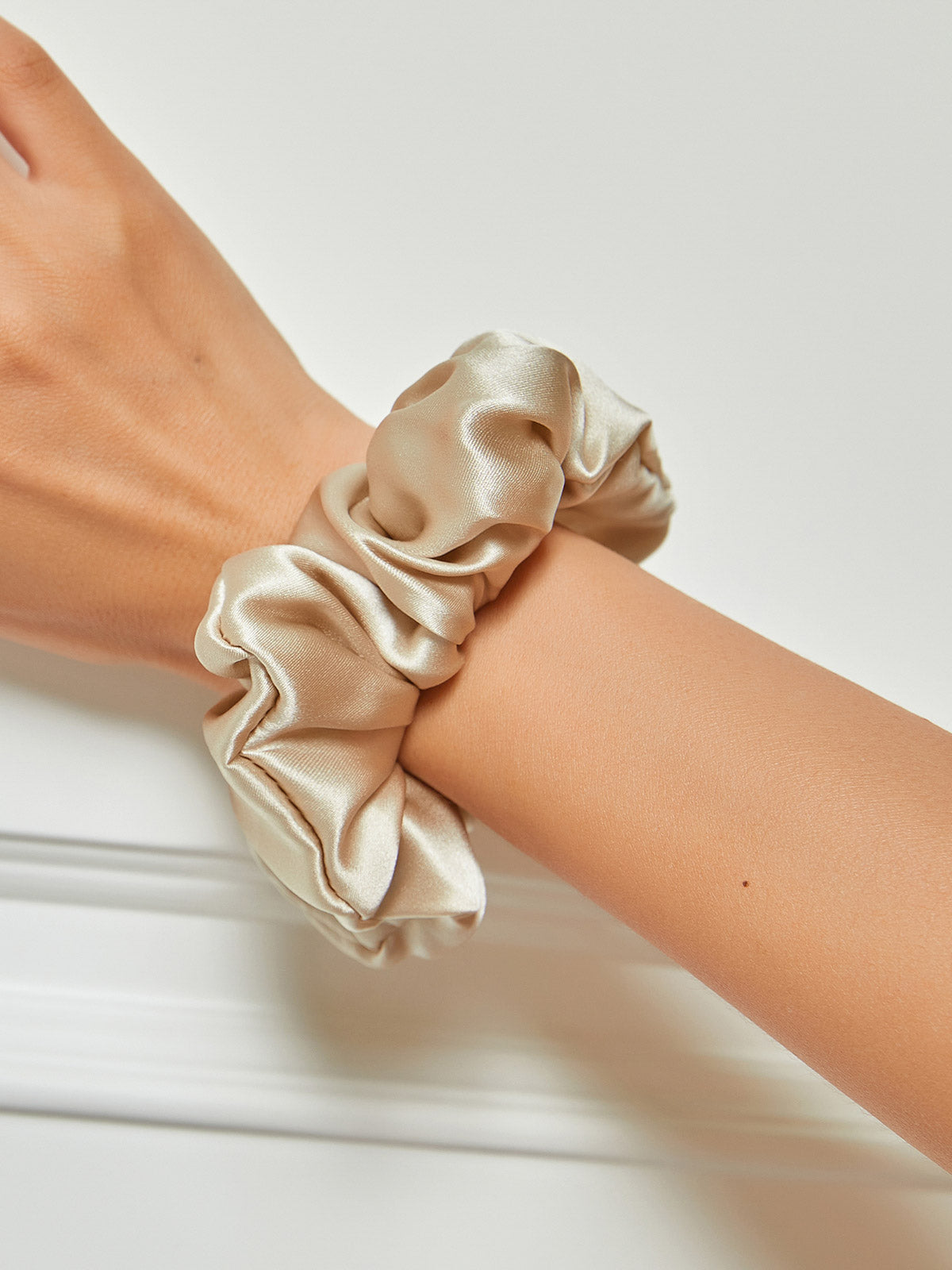 [Beige] SilkSilky-CA 19Momme Pure Silk Scrunchie 004