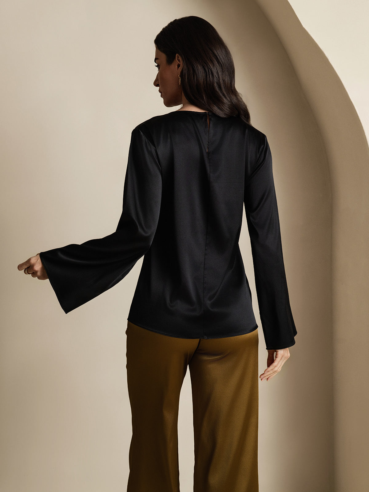 [Black] SilkSilky-CA 19Momme Silk Long Sleeve Round Neck Women's T-Shirt 002