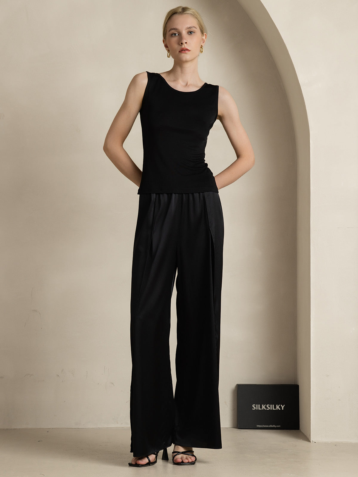 [Black] SilkSilky-CA Silk Knitted Sleeveless Round Neck Women's T-Shirt 007