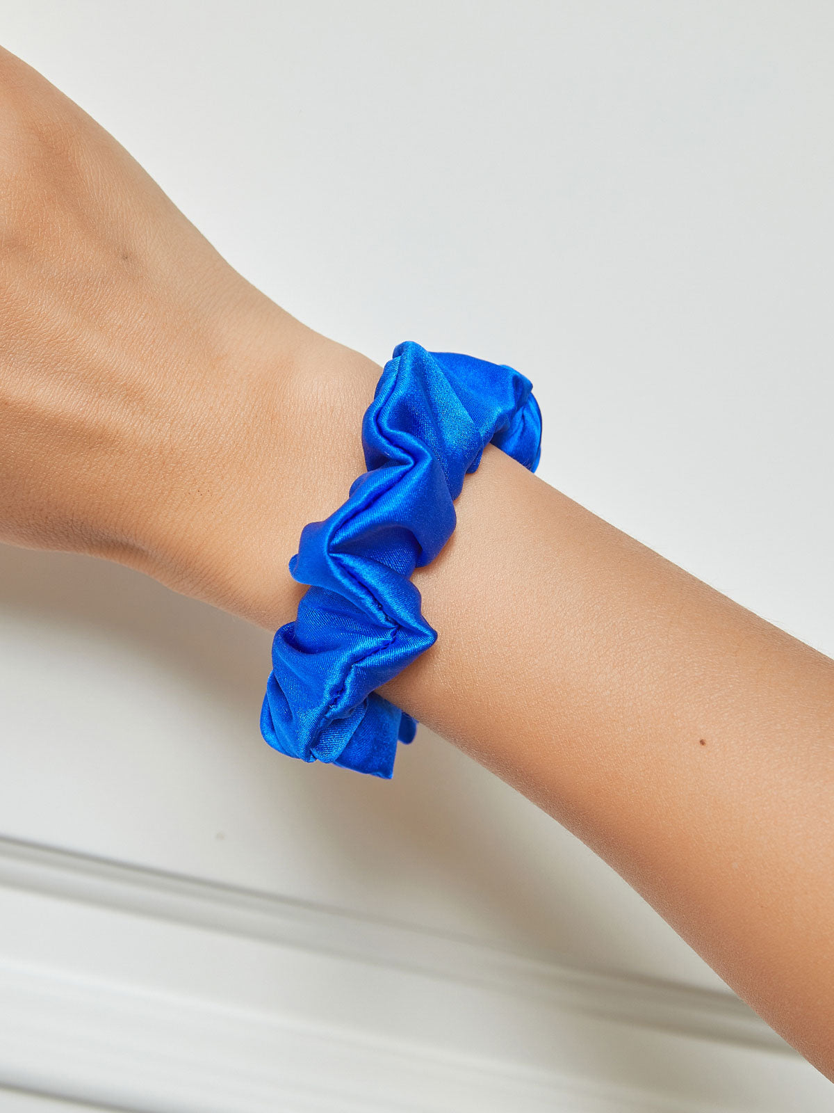 [Blue] SilkSilky-CA 19Momme Pure Silk Scrunchie 001
