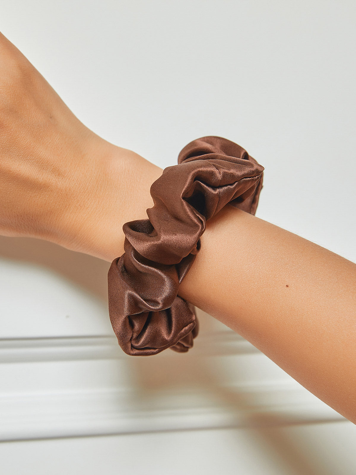 [Coffee] SilkSilky-CA 19Momme Pure Silk Scrunchie 001