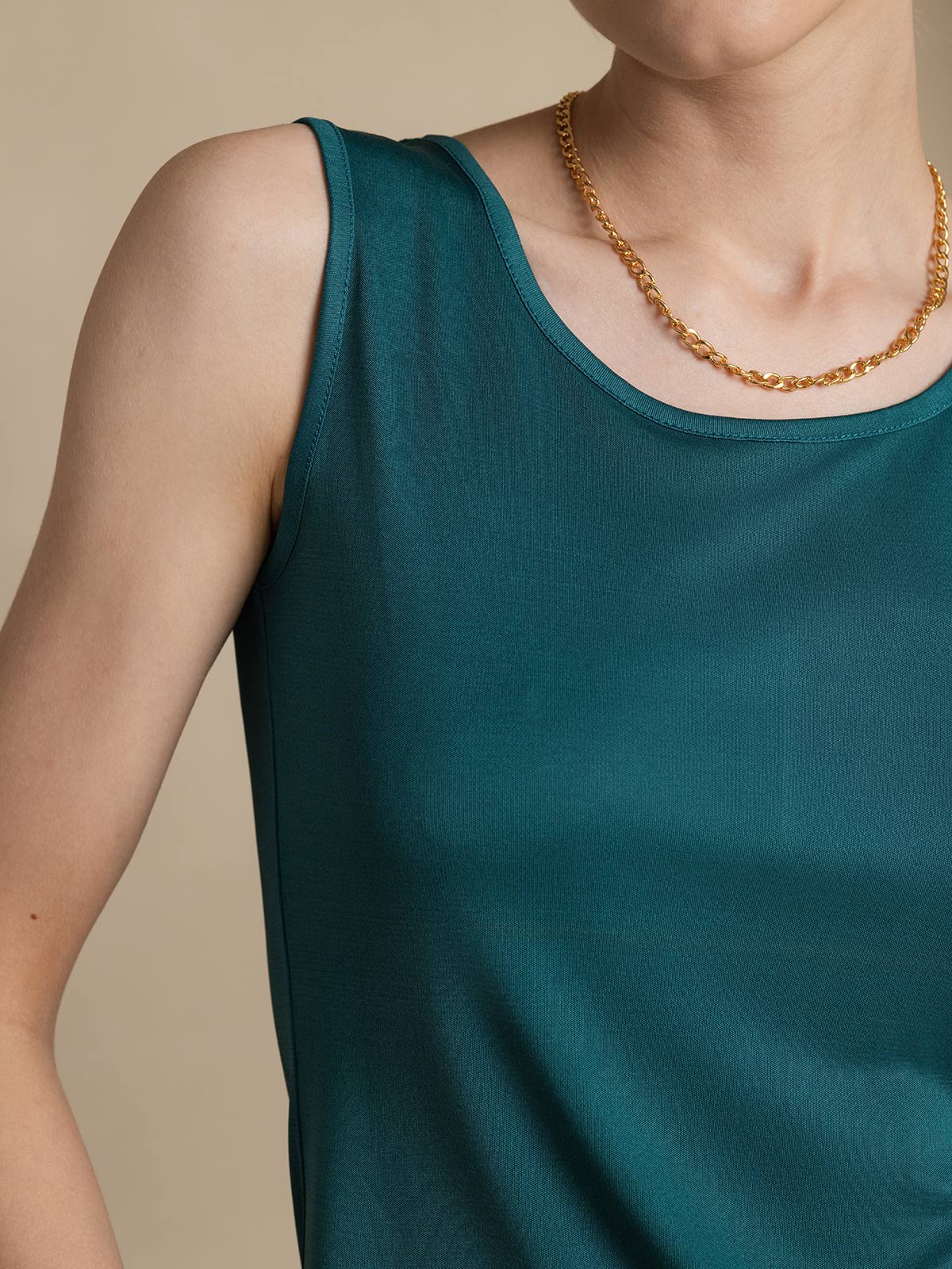 [Dark Green] SilkSilky-CA Silk Knitted Sleeveless Round Neck Women's T-Shirt 004